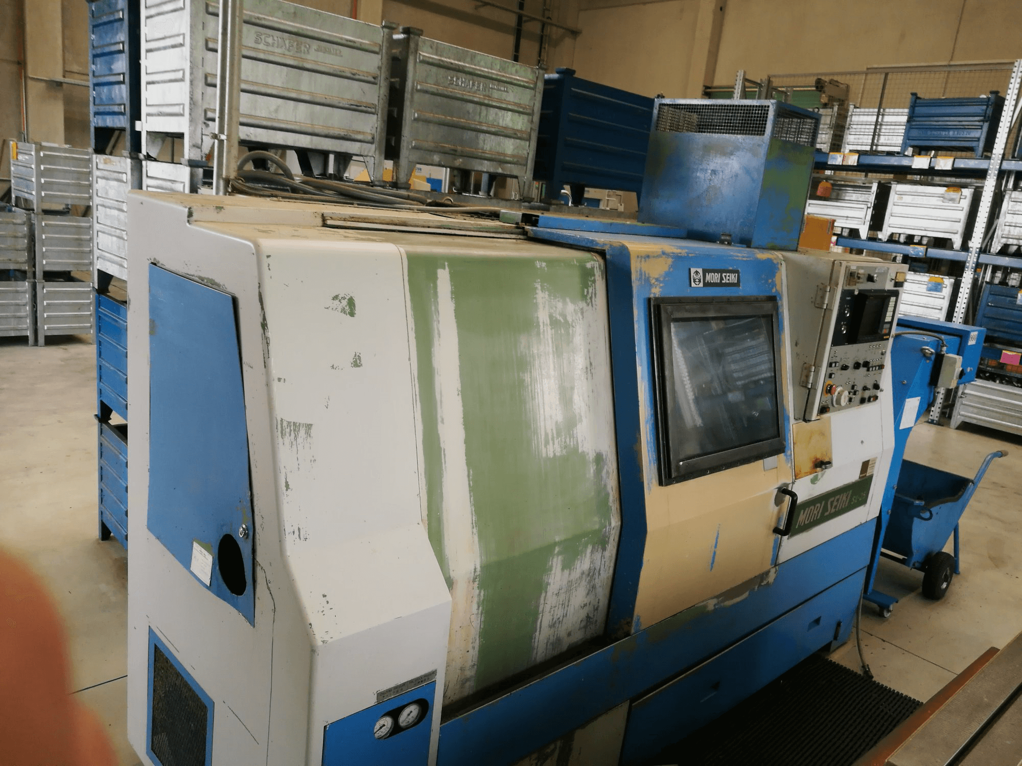 Linke Ansicht der MORI SEIKI SL-25A/500 Maschine
