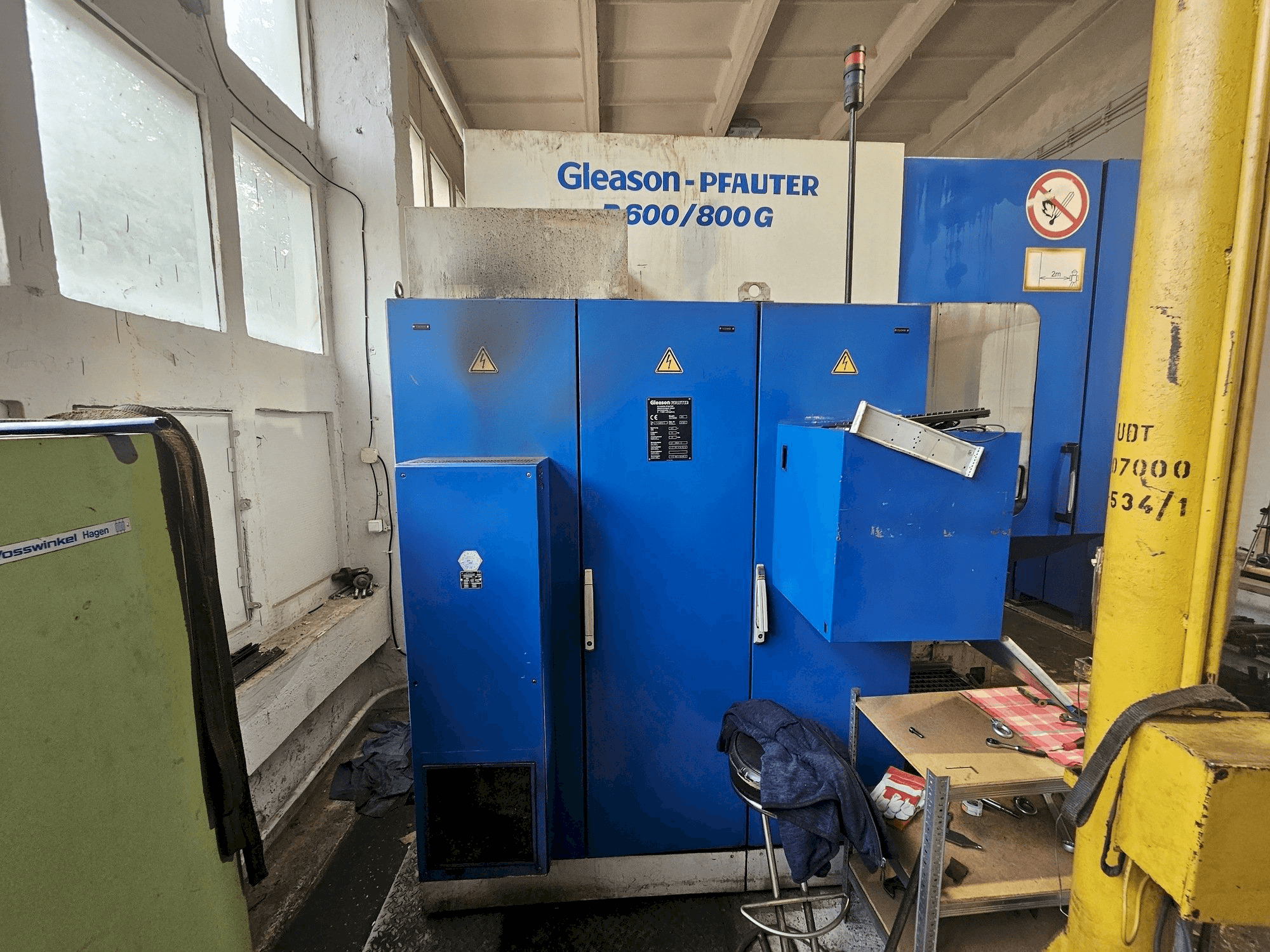 Frontansicht der Gleason PFAUTER P600/800 G Maschine