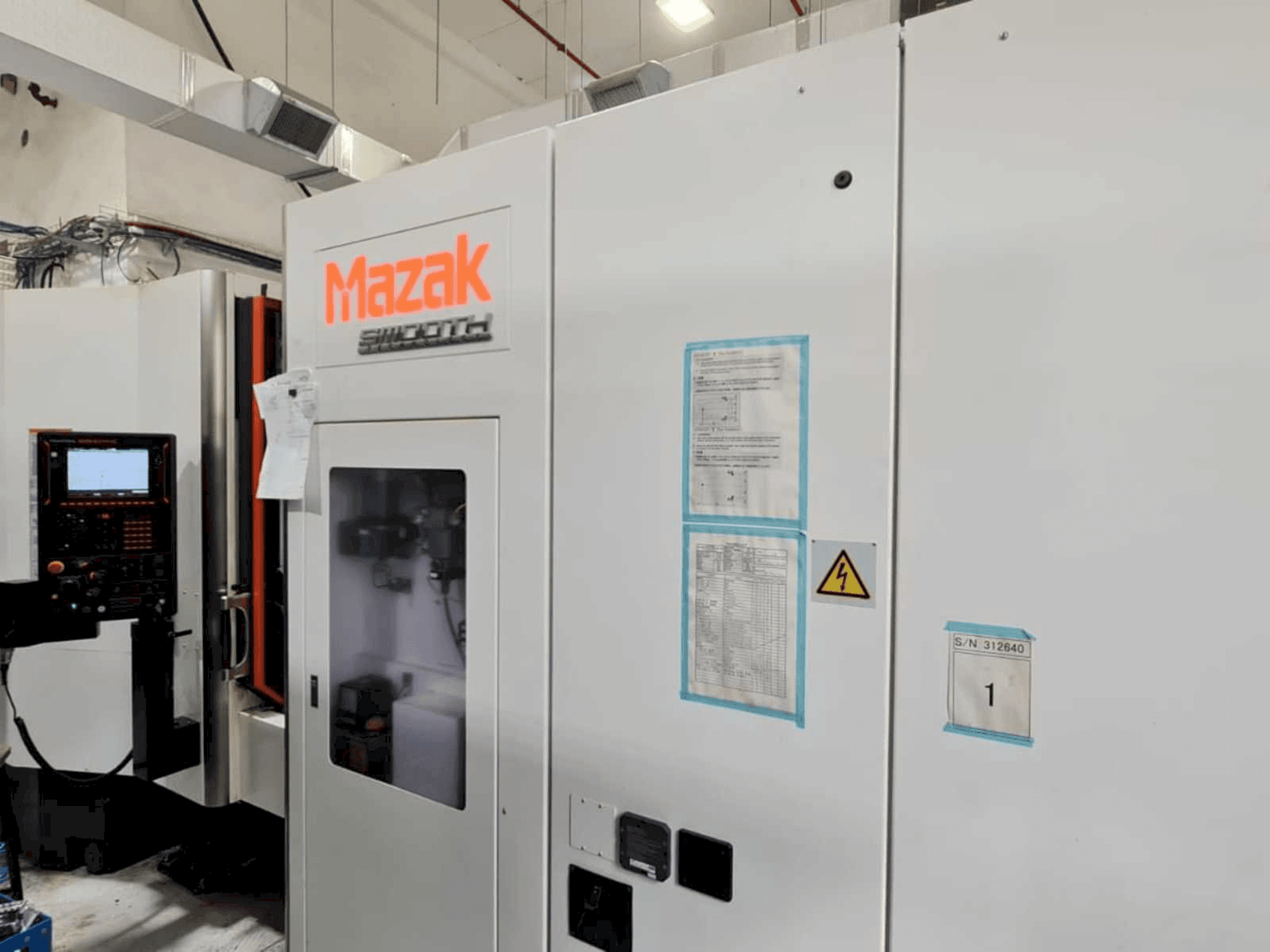 Frontansicht der Mazak HCH-4000 Maschine