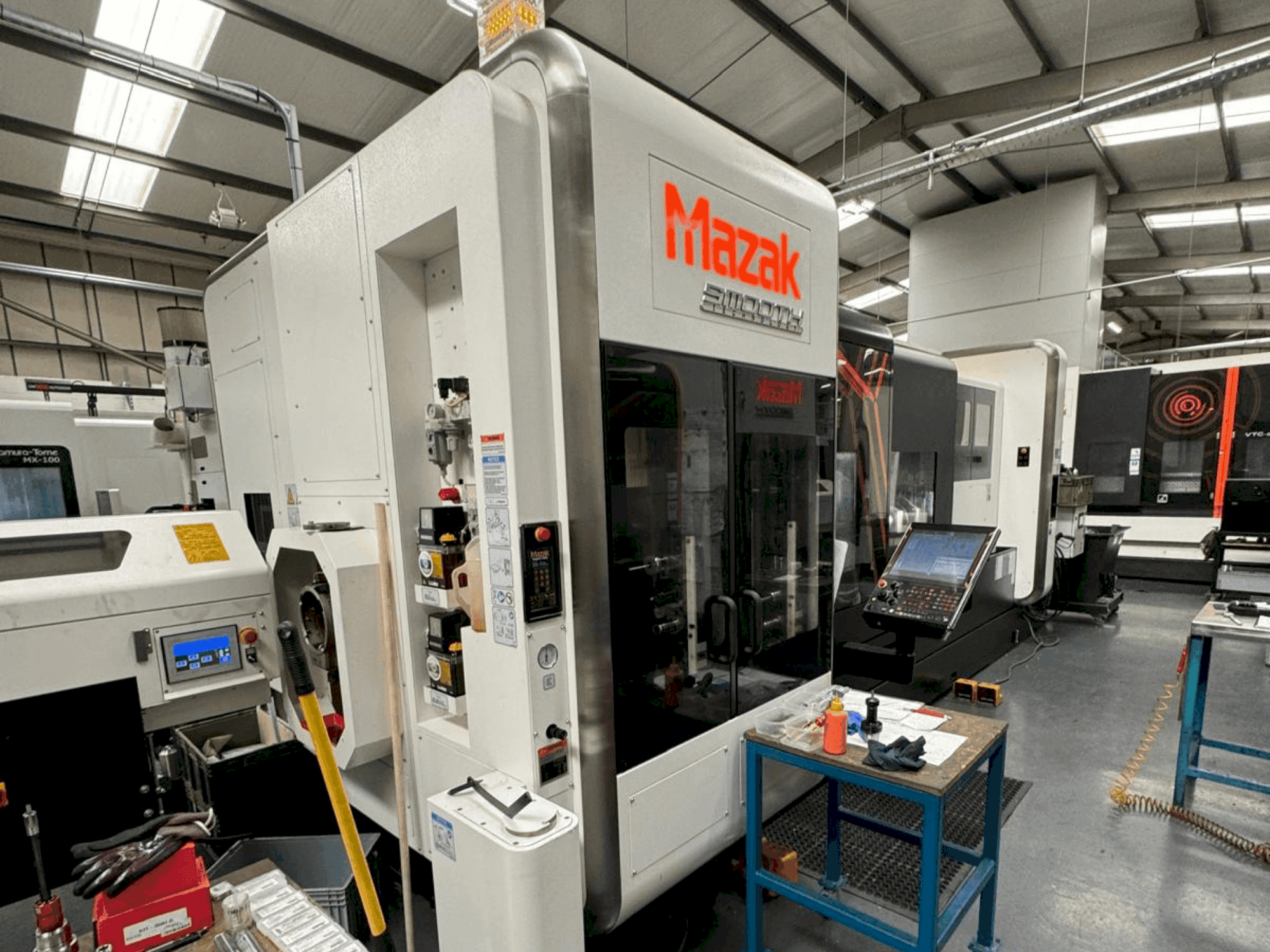 Frontansicht der Mazak Integrex i-400S- 2500U Maschine