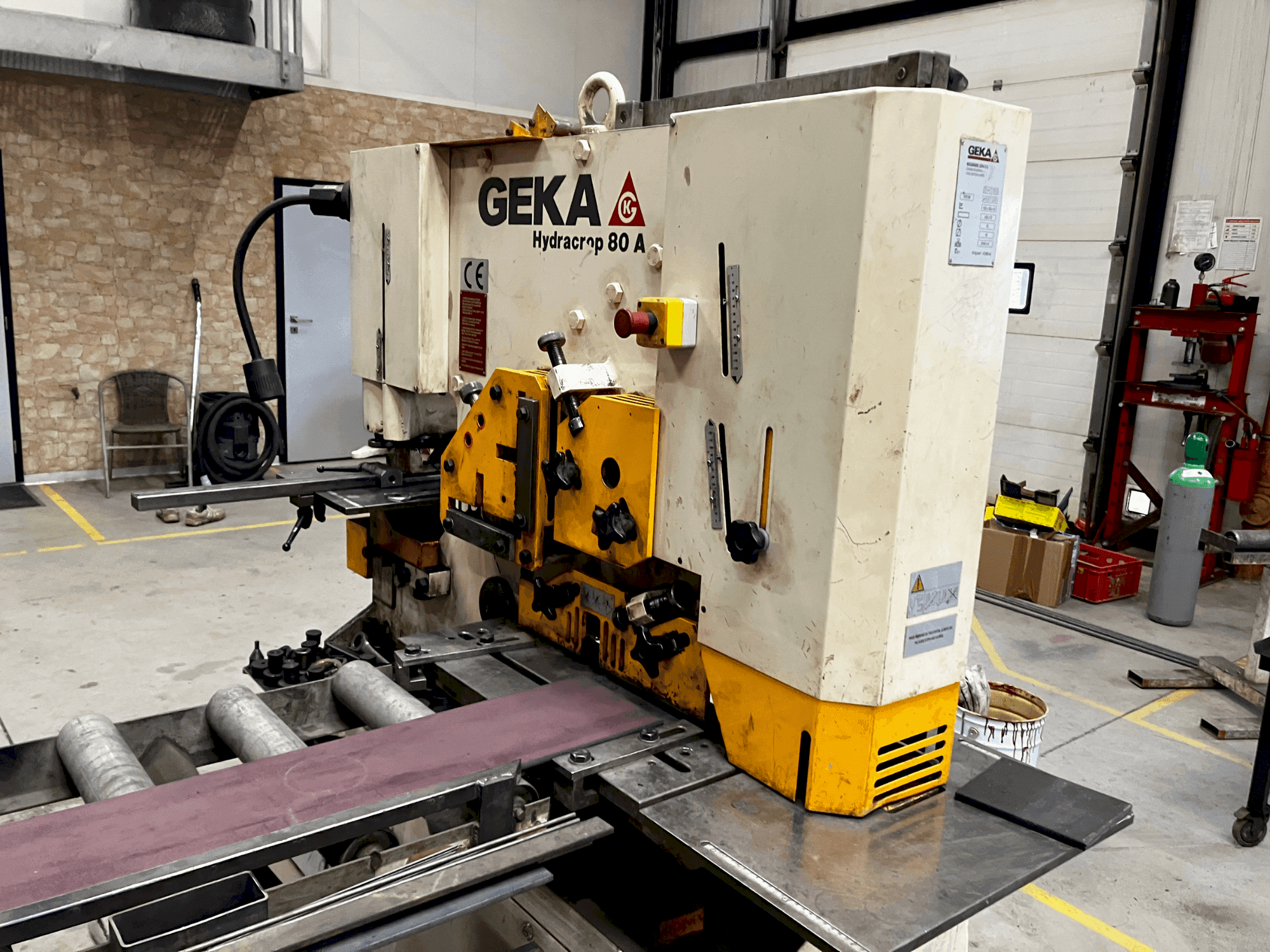 Frontansicht der GEKA Hydracrop 80A Maschine