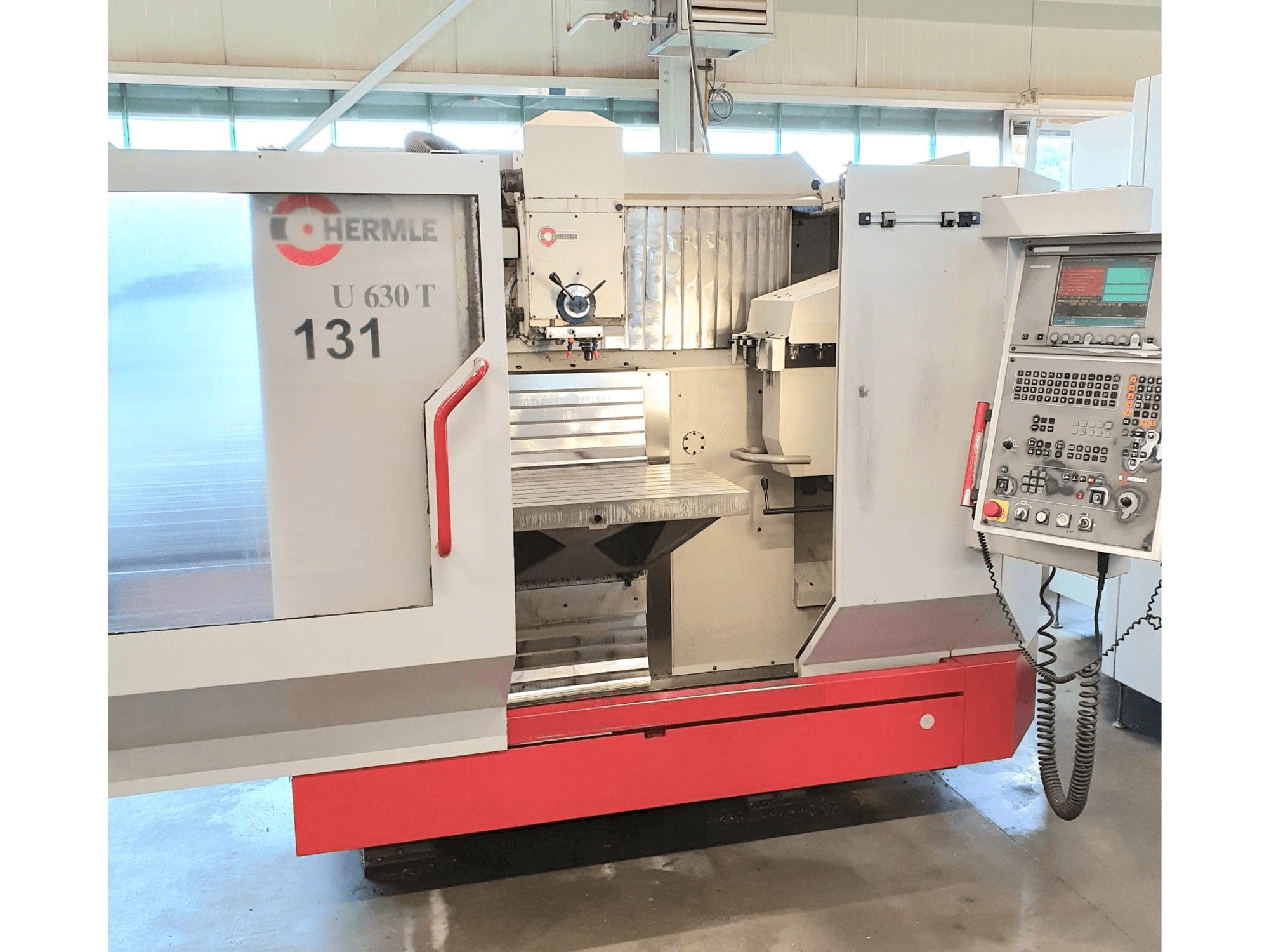 Frontansicht der HERMLE U 630 Maschine