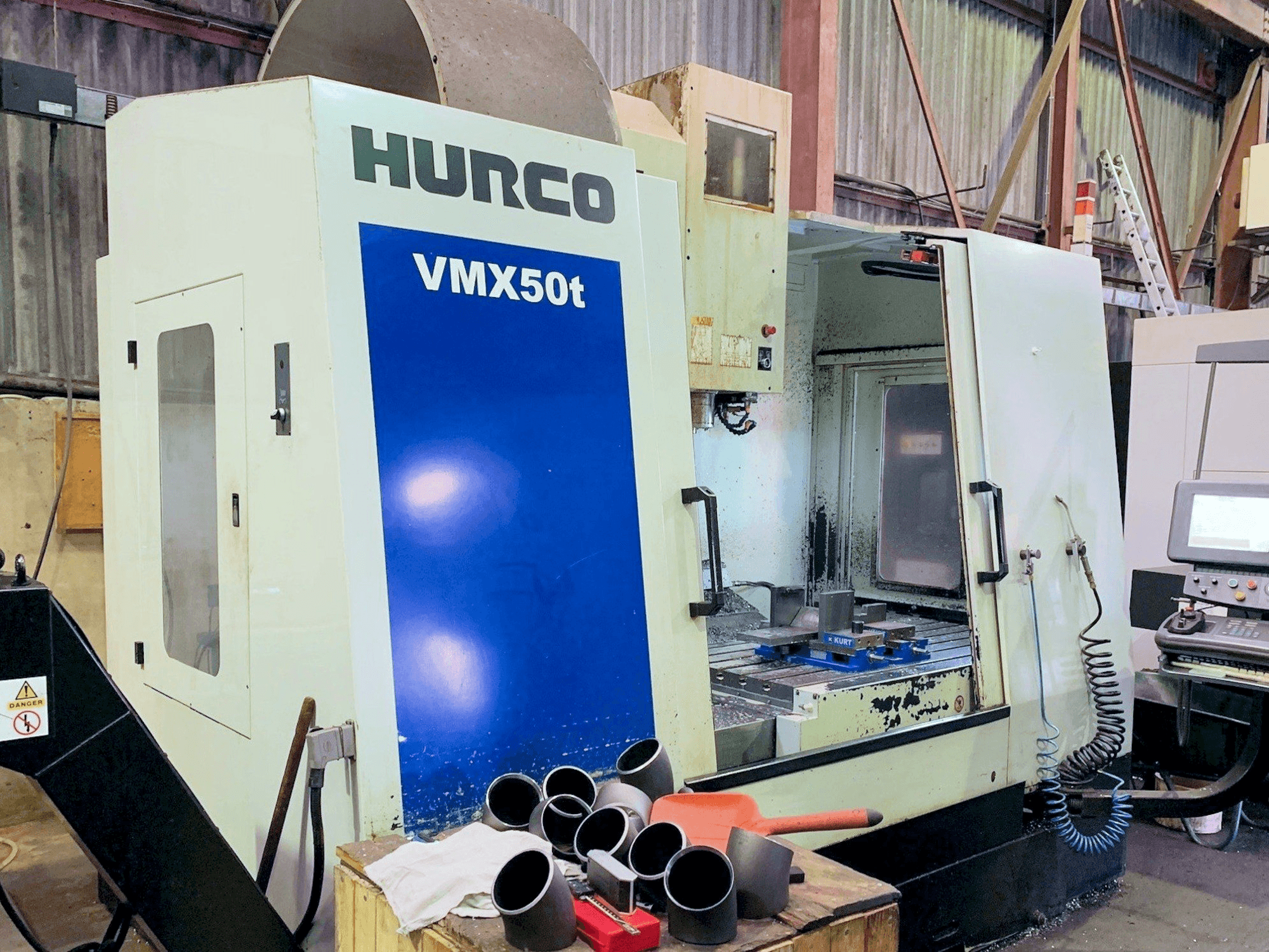 Frontansicht der Hurco VMX 50T Maschine