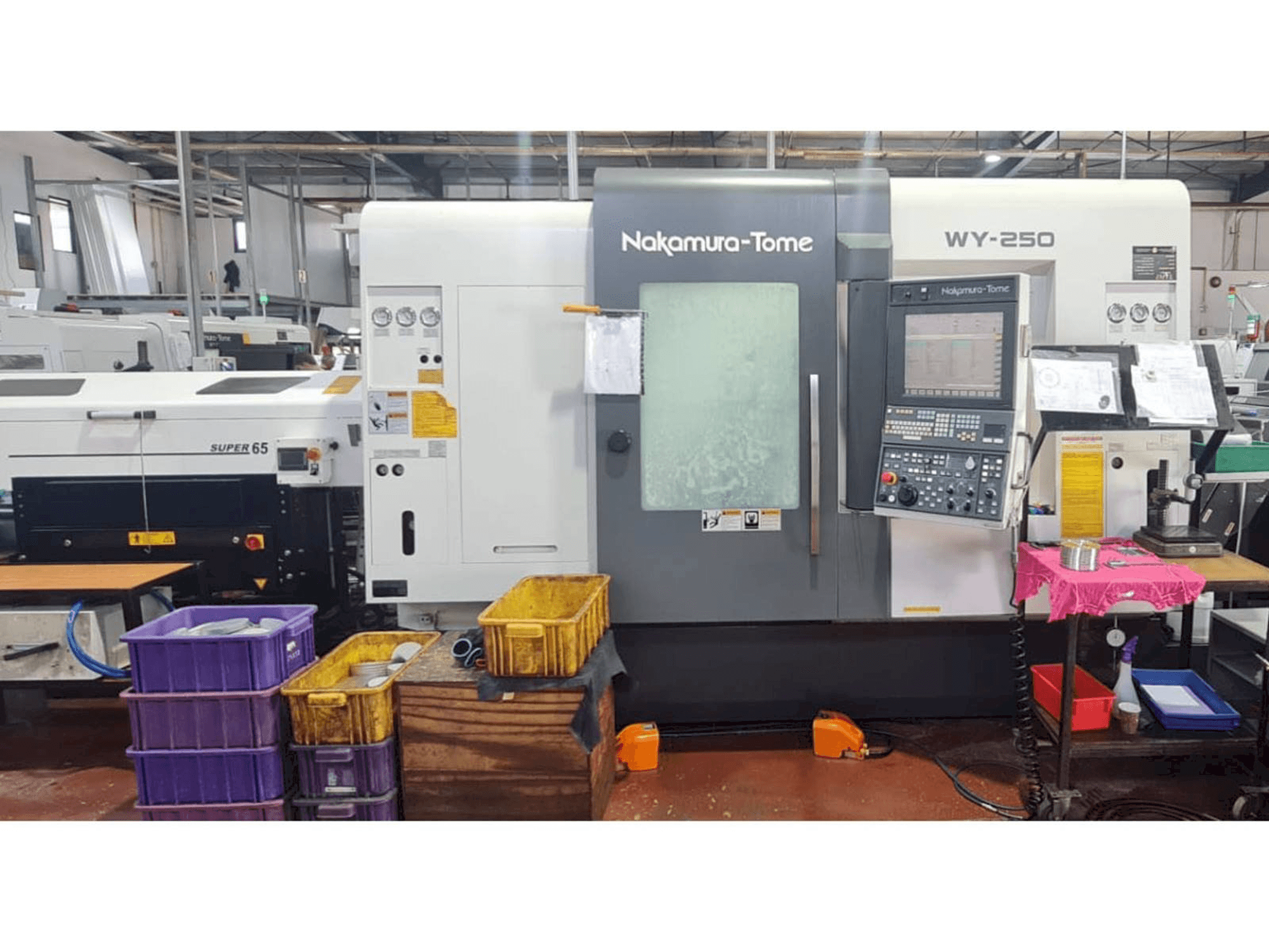 Frontansicht der NAKAMURA-TOME WY 250 Maschine