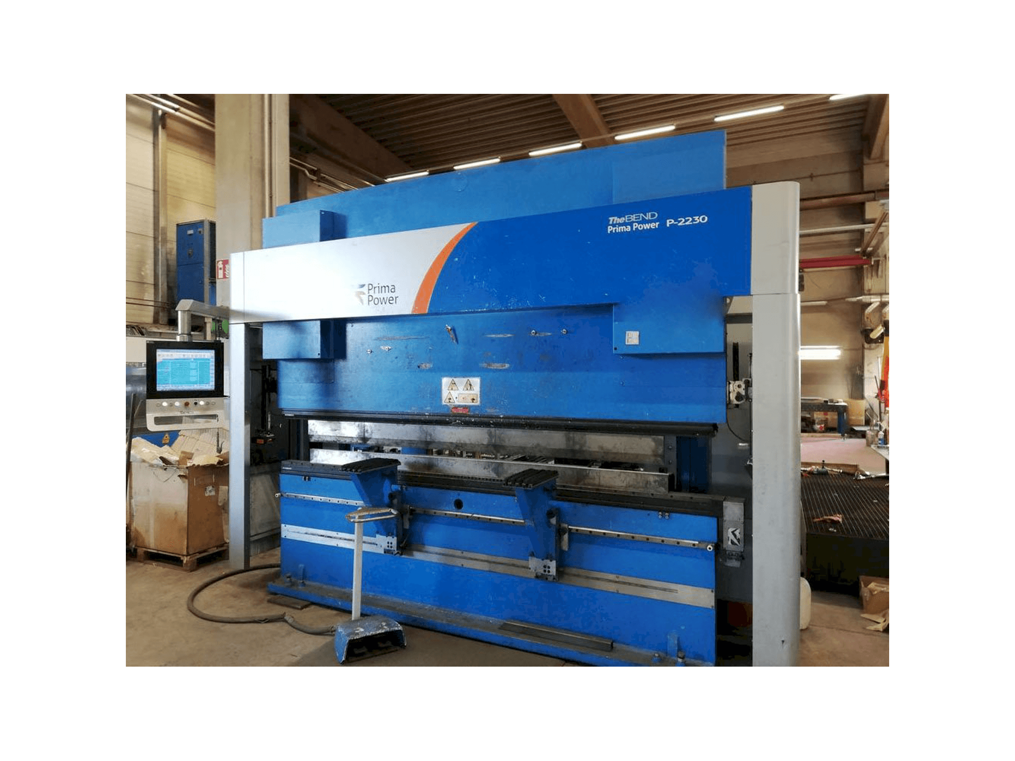 Rechte Ansicht der Prima Power P-2230 Maschine