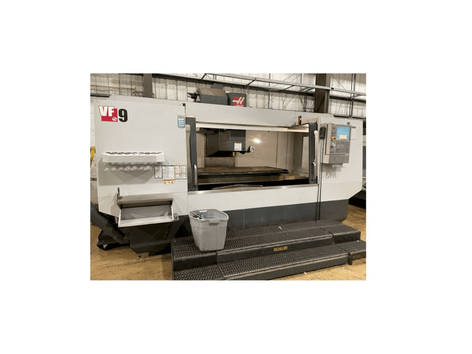 Frontansicht der HAAS VF-9 Maschine