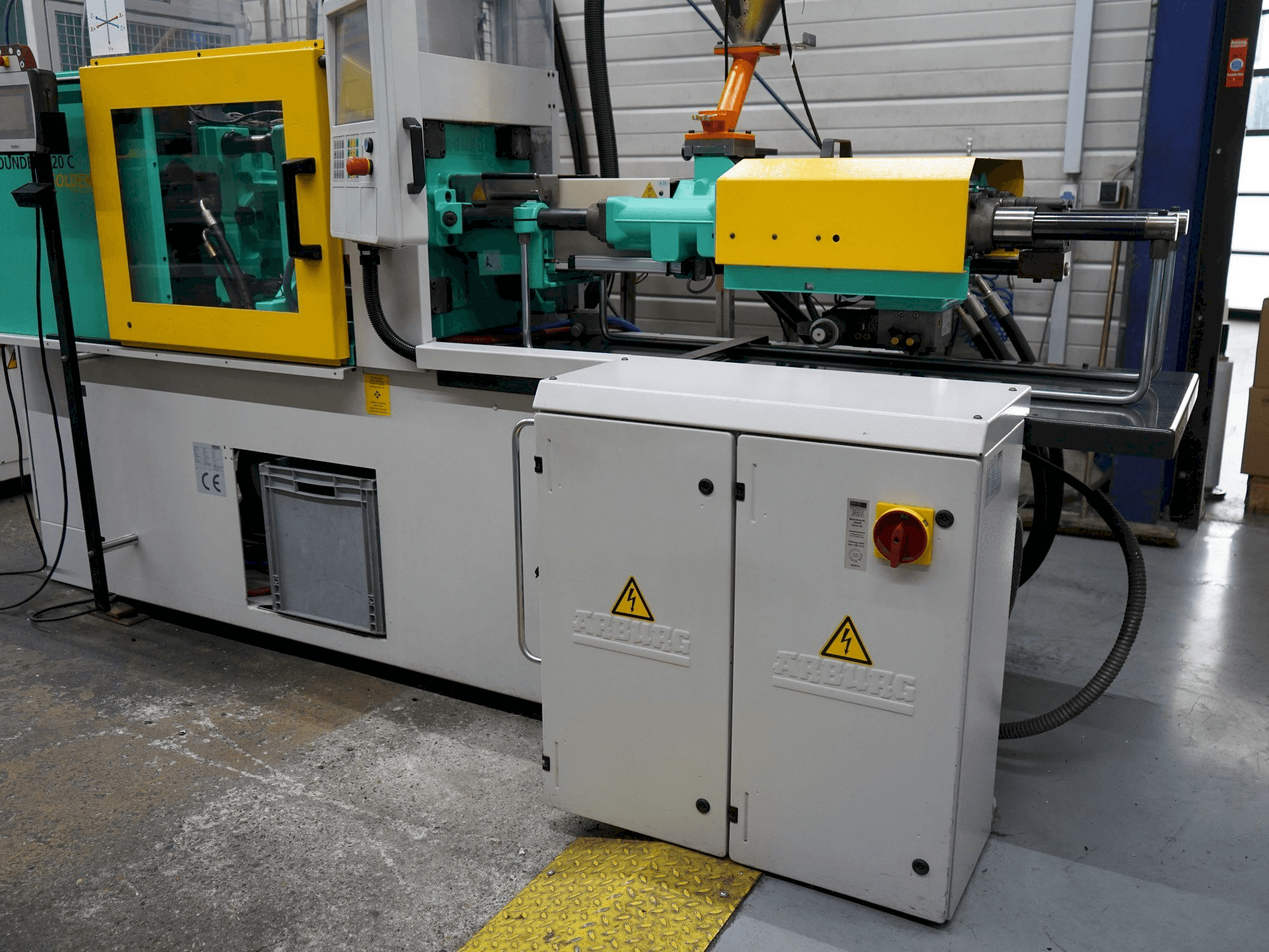 Frontansicht der Arburg 320C (500-170) Maschine