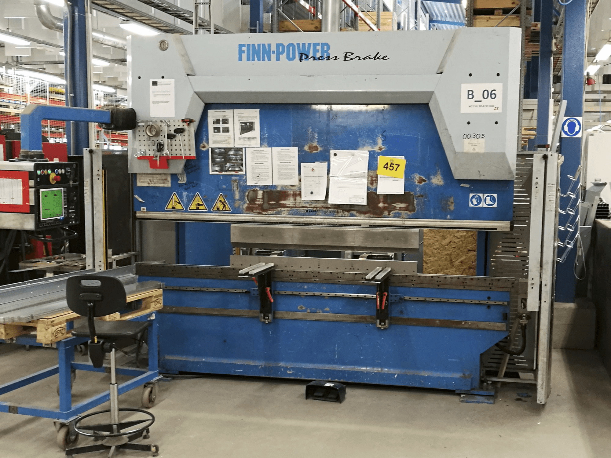 Frontansicht der Finn-Power B 125-3060-C6W-GC Maschine