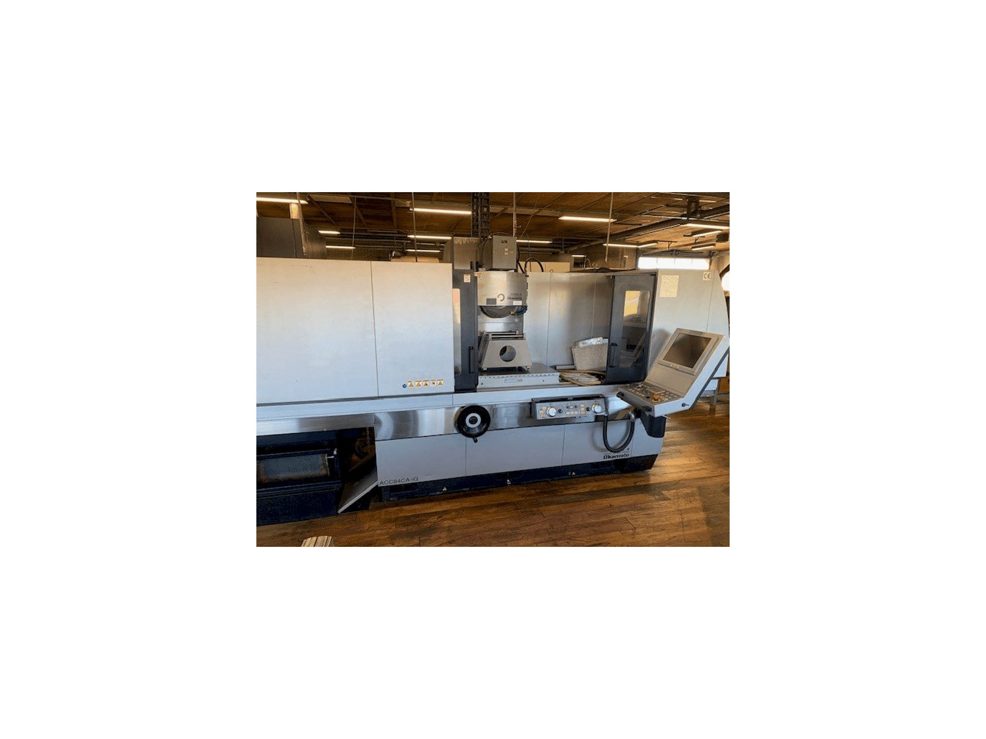 Frontansicht der OKAMOTO ACC 84CA-iQ Maschine