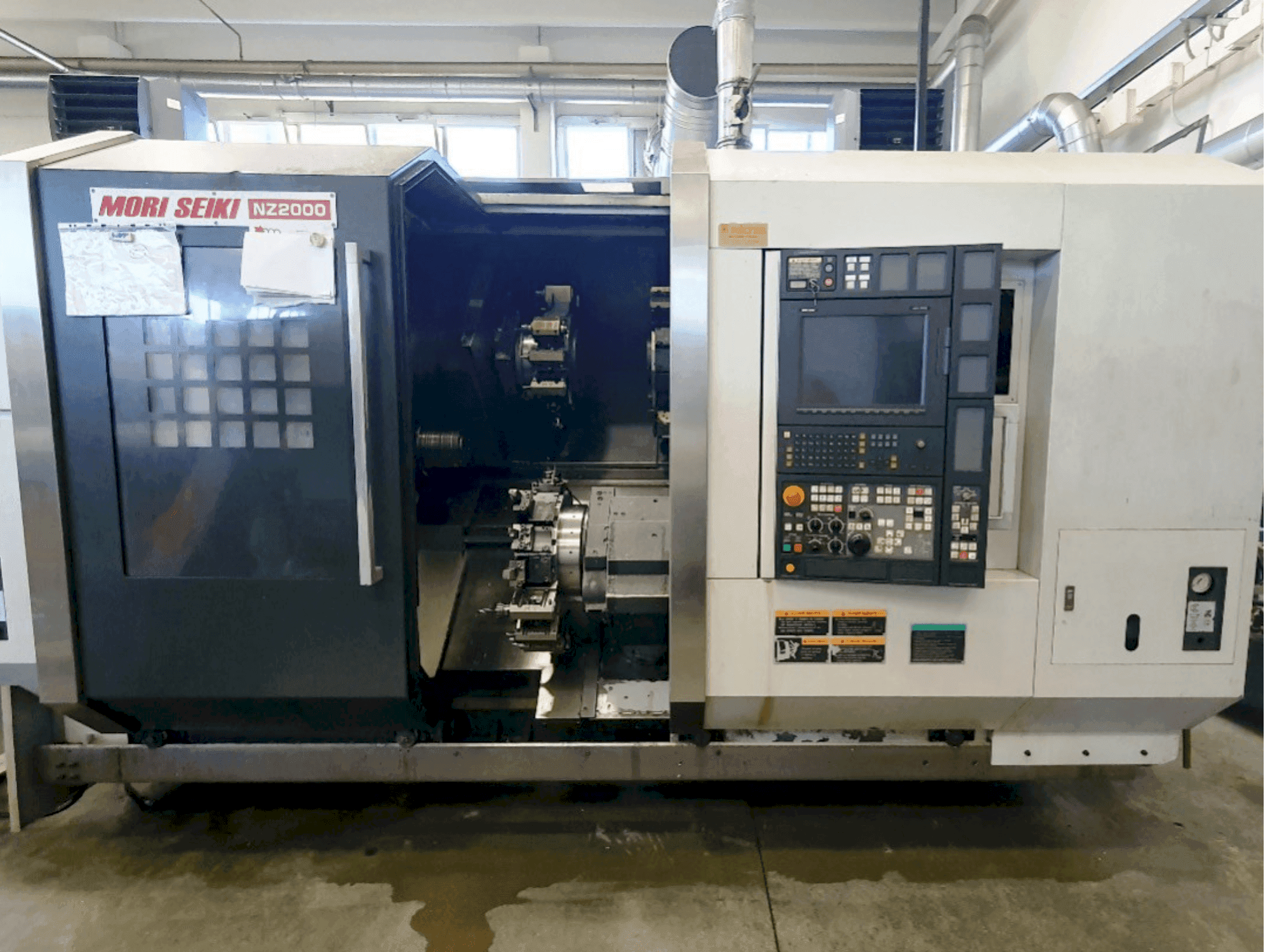 Frontansicht der MORI SEIKI NZ2000 T3Y3 Maschine