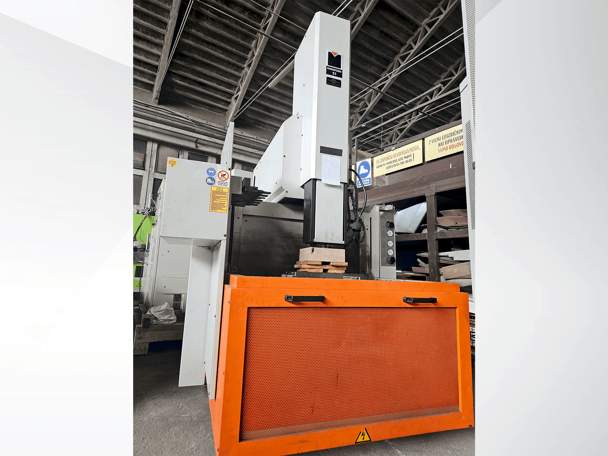 Frontansicht der CHARMILLES ROBOFORM 51 Maschine