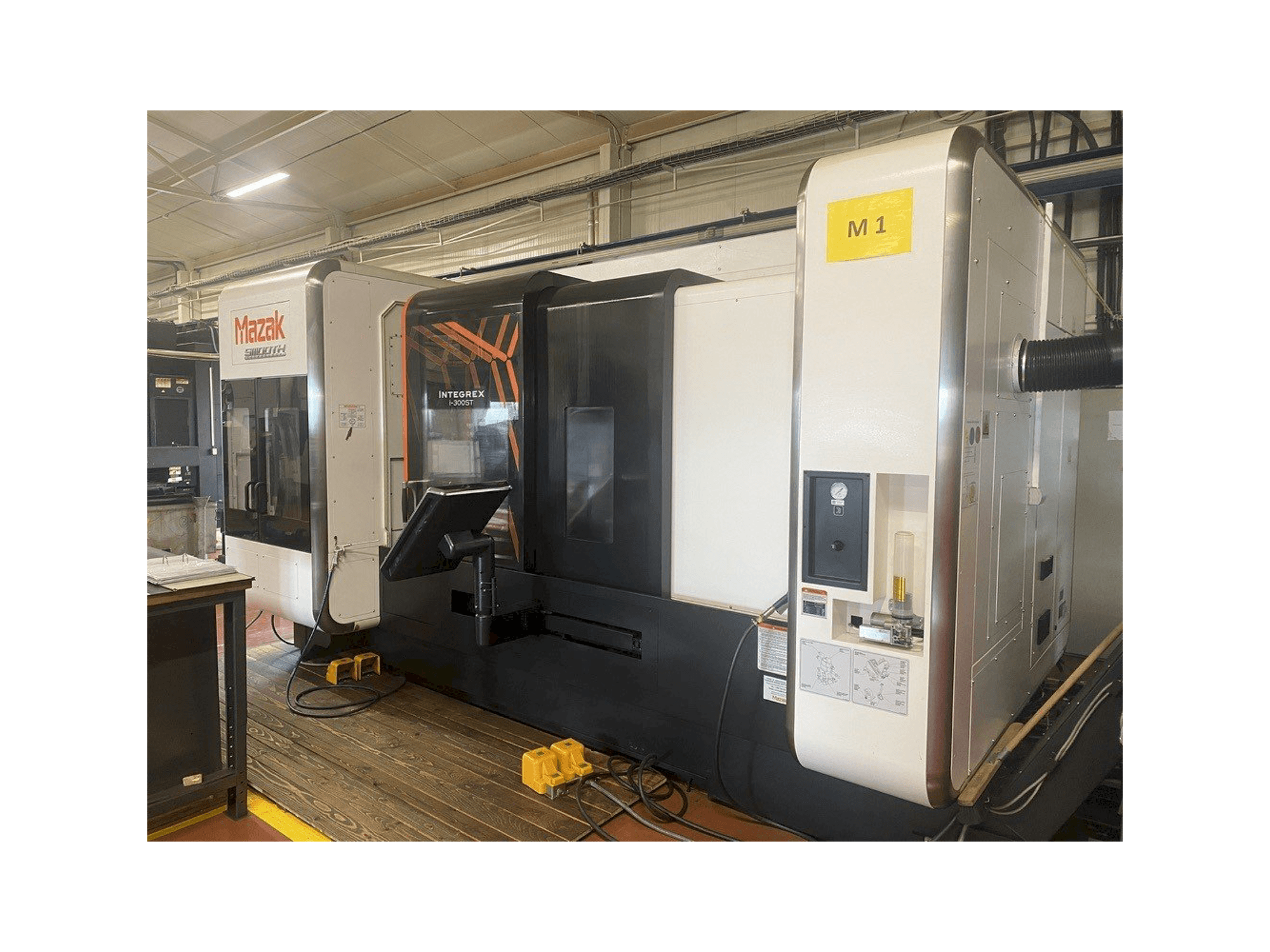 Frontansicht der Mazak INTEGREX i-300 ST Maschine