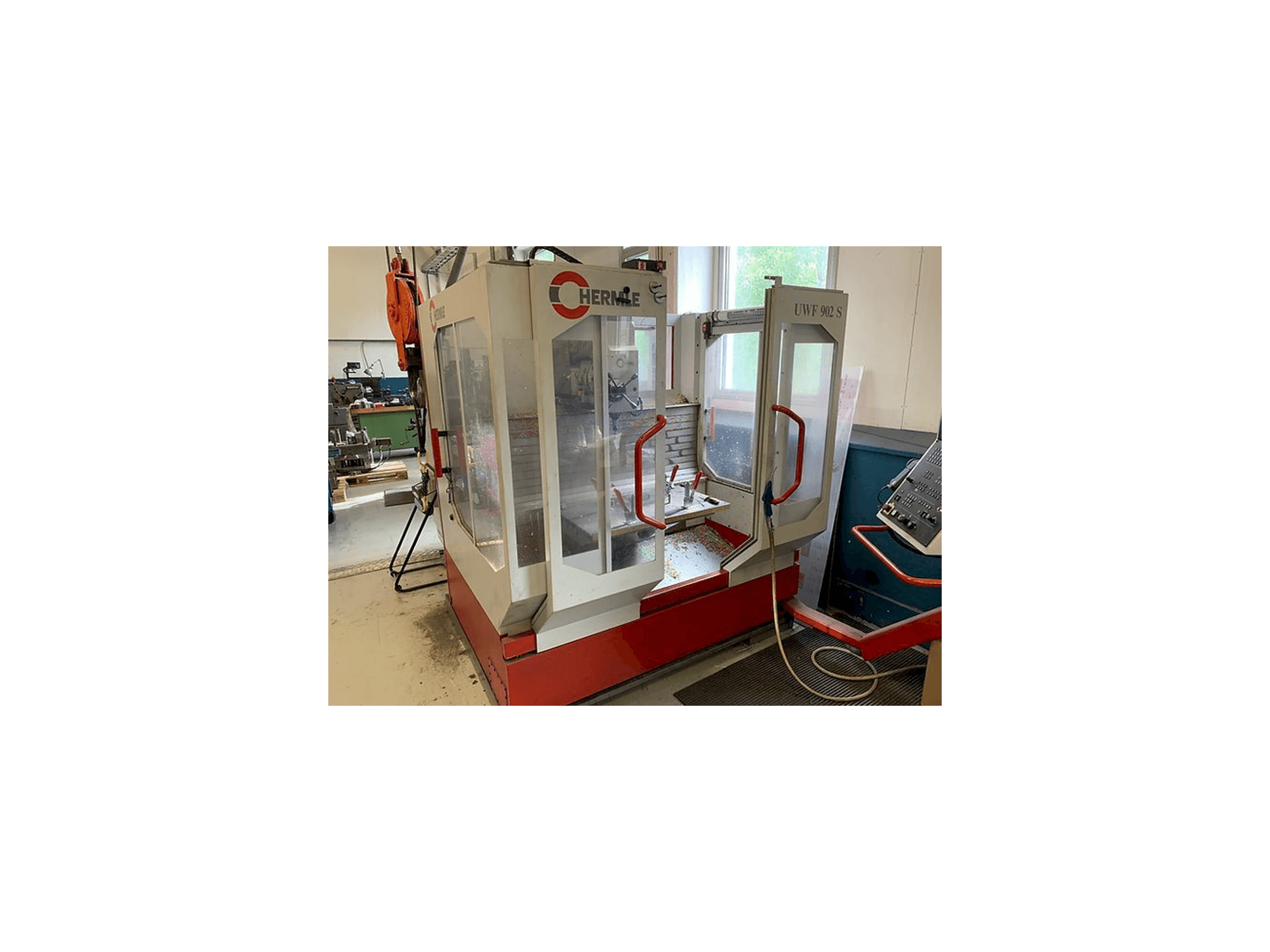 Frontansicht der HERMLE UWF 902 S Maschine