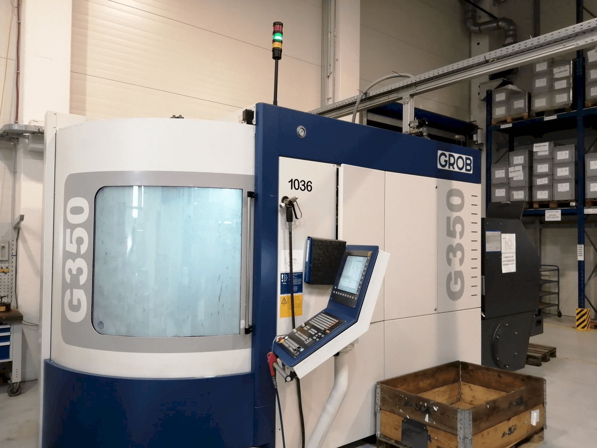 Frontansicht der GROB G350 Maschine