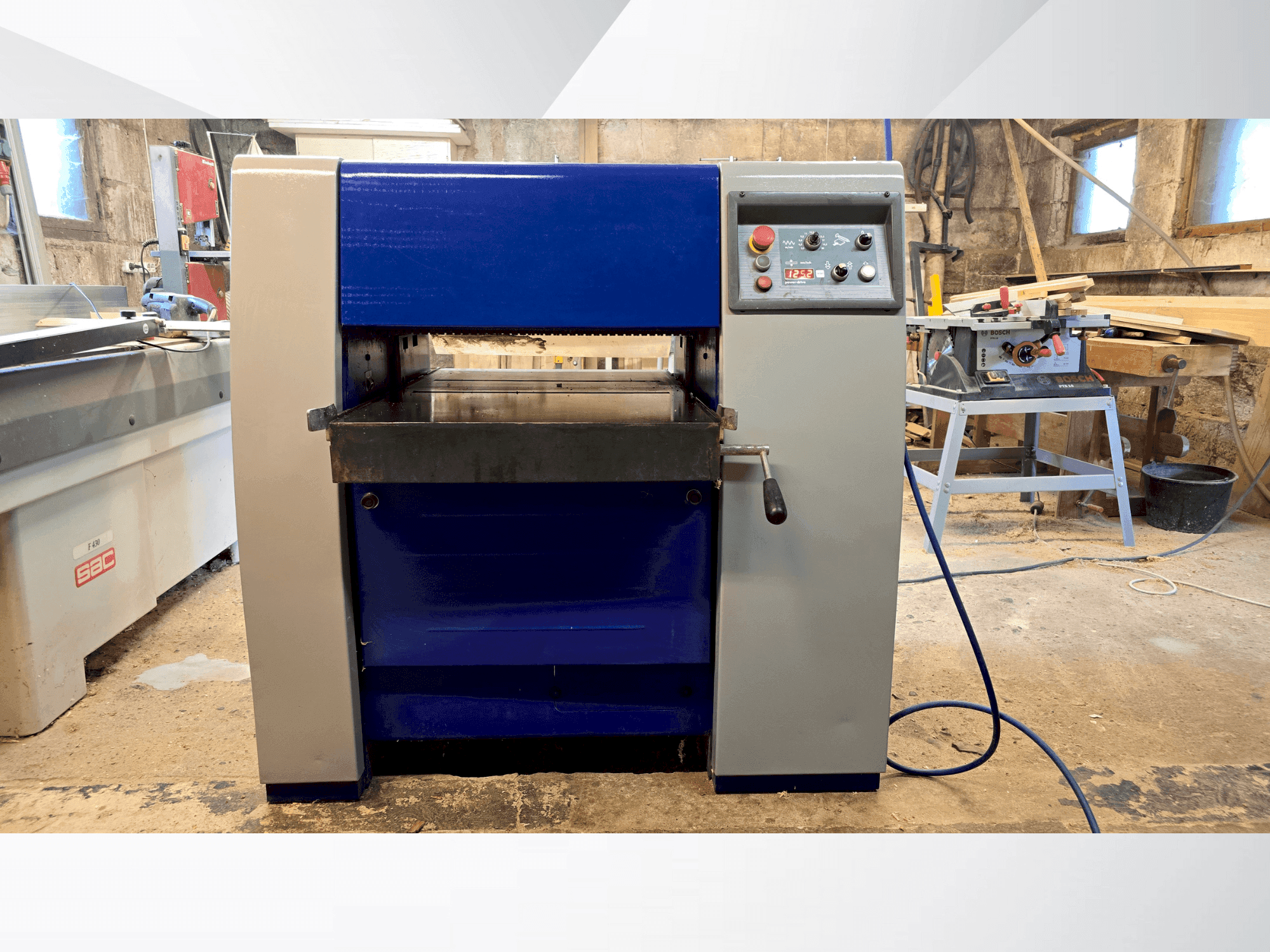 Frontansicht der FELDER Format4 Exact 63 Maschine