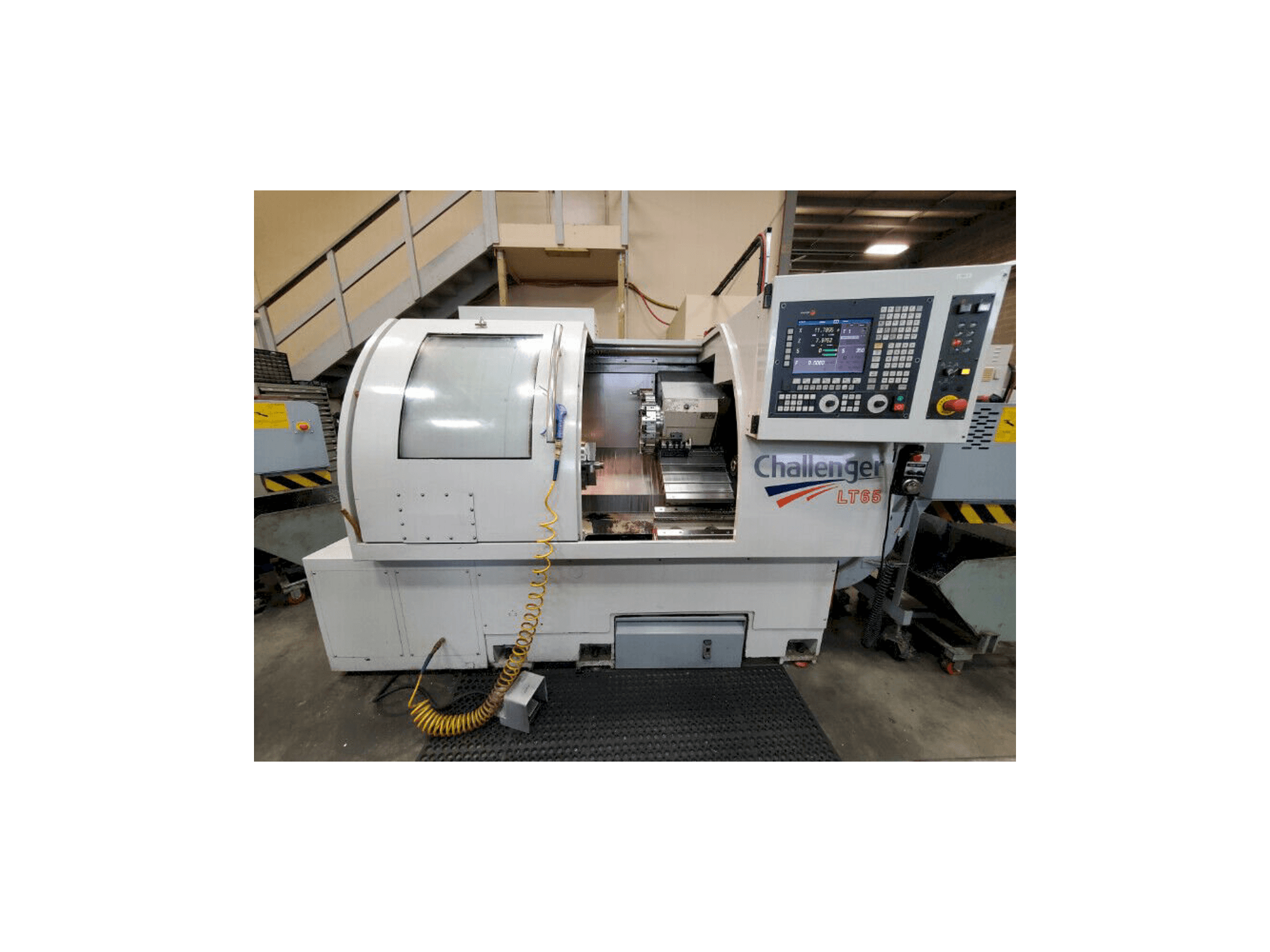 Frontansicht der Modern LT-65 Maschine