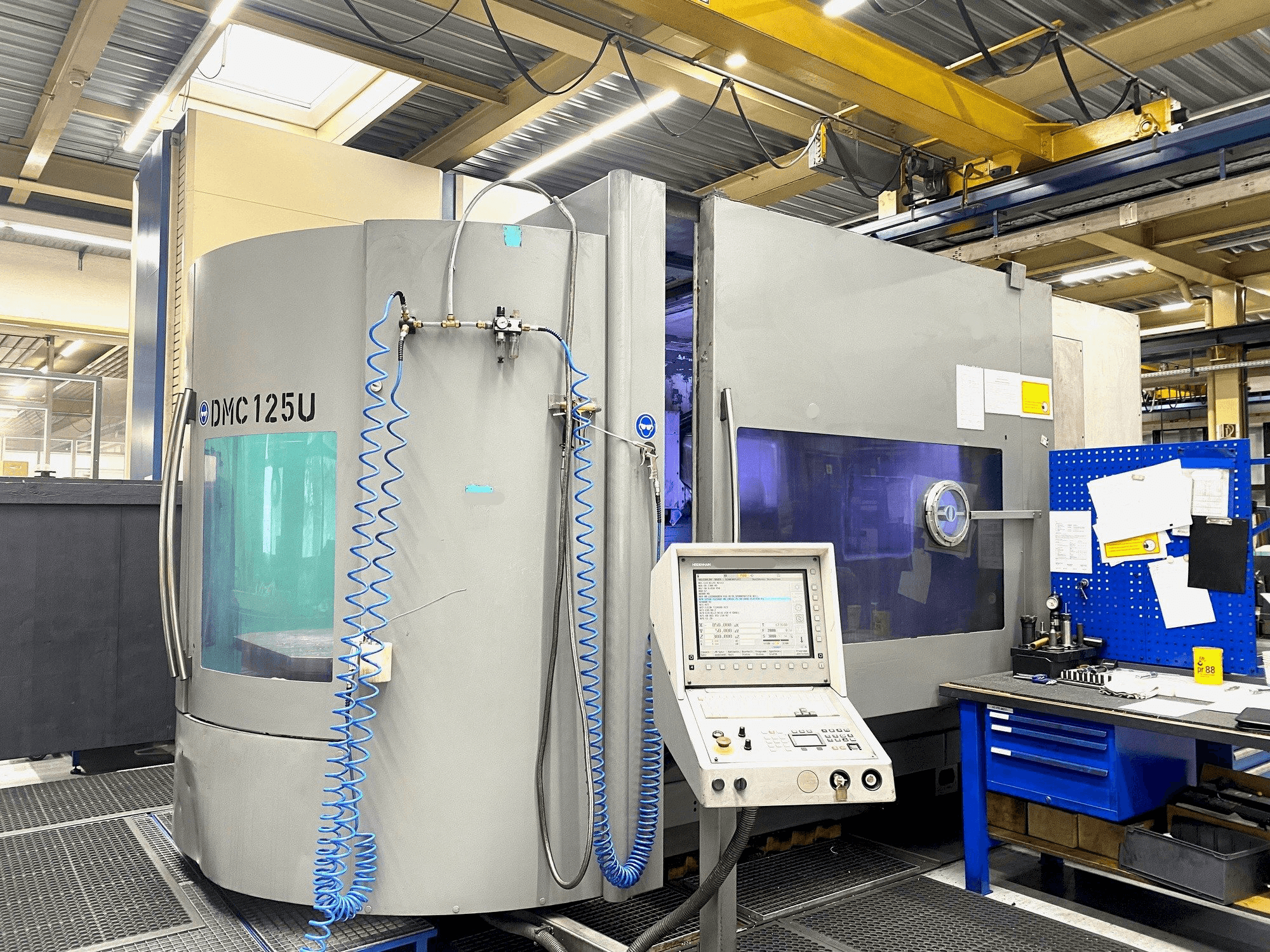 Frontansicht der DMG Deckel Maho DMC 125 U Maschine