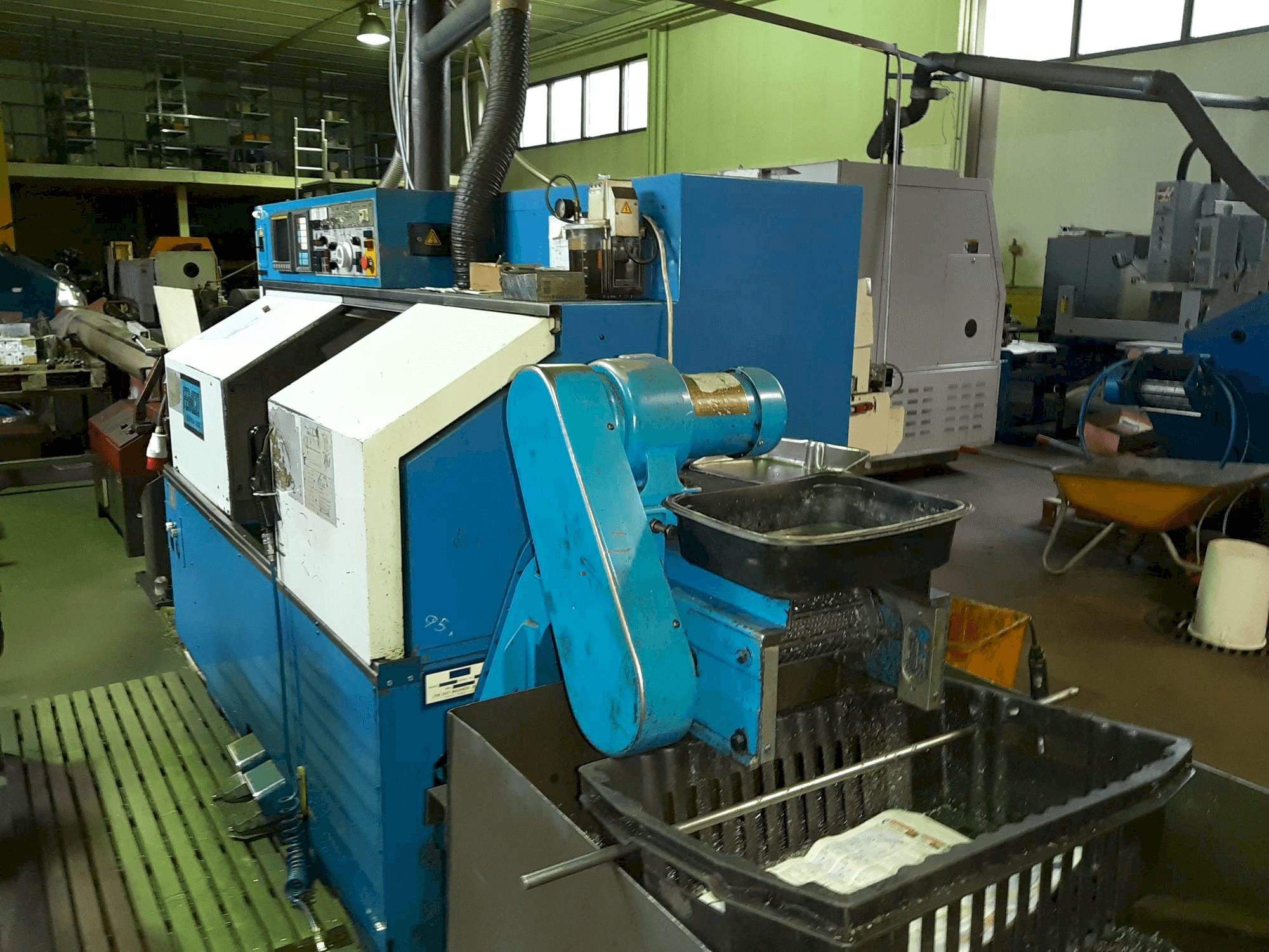 Frontansicht der FEMCO Durga 25E Maschine