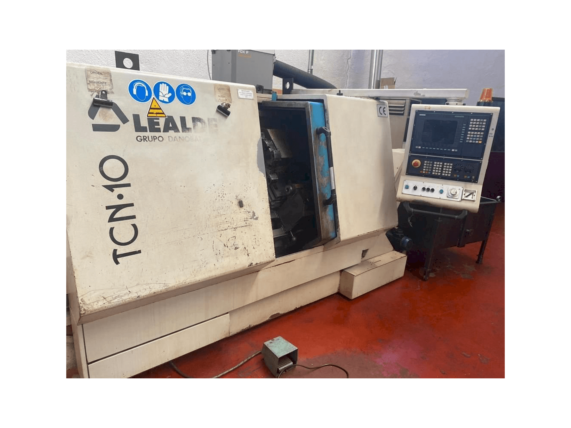 Frontansicht der Lealde TCN-10 Maschine