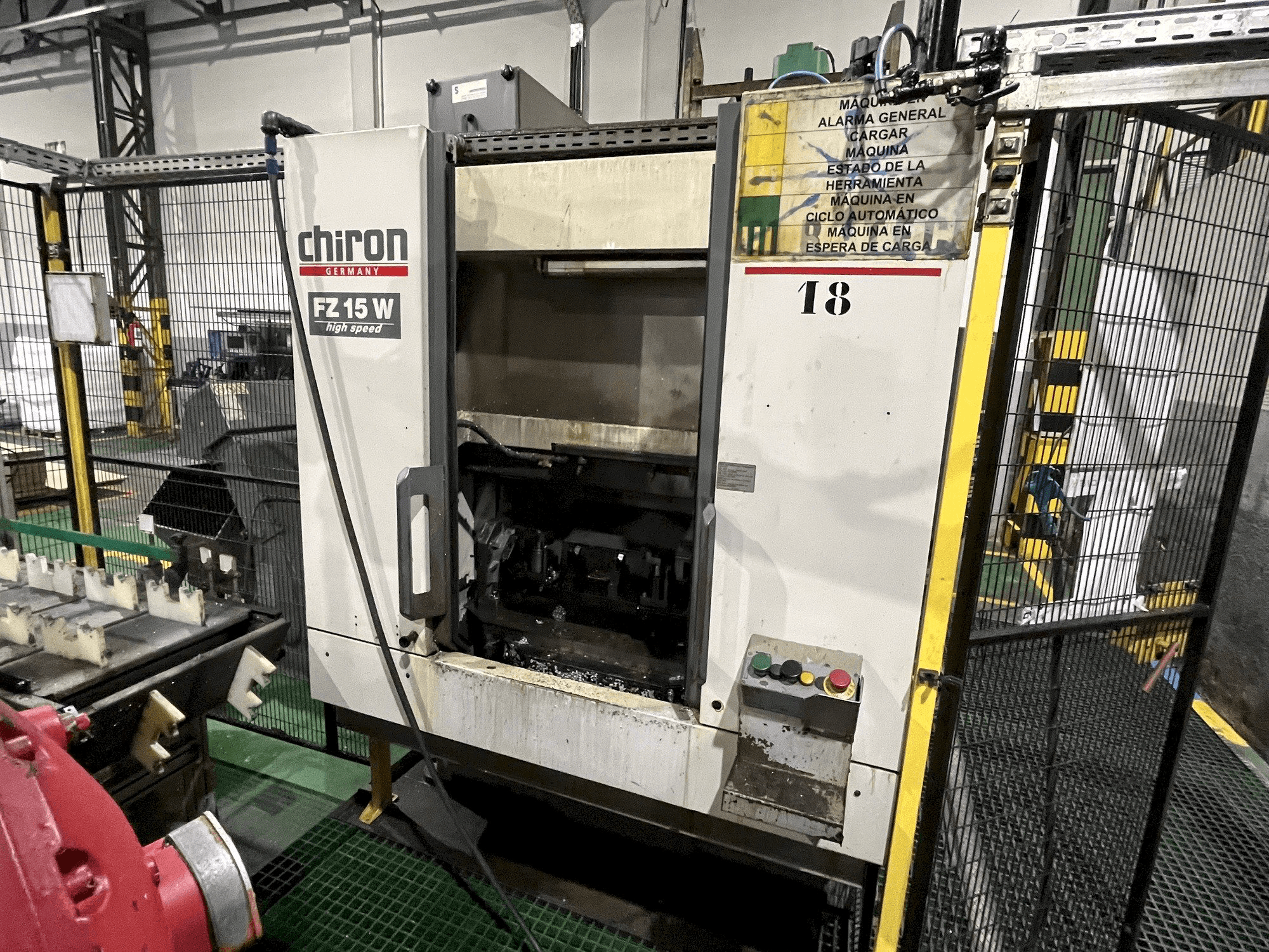 Frontansicht der CHIRON FZ15W Maschine