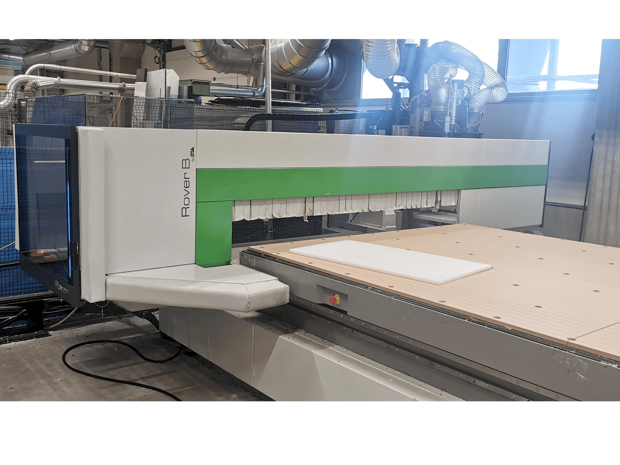 Frontansicht der BIESSE ROVER B FT 2264 Maschine