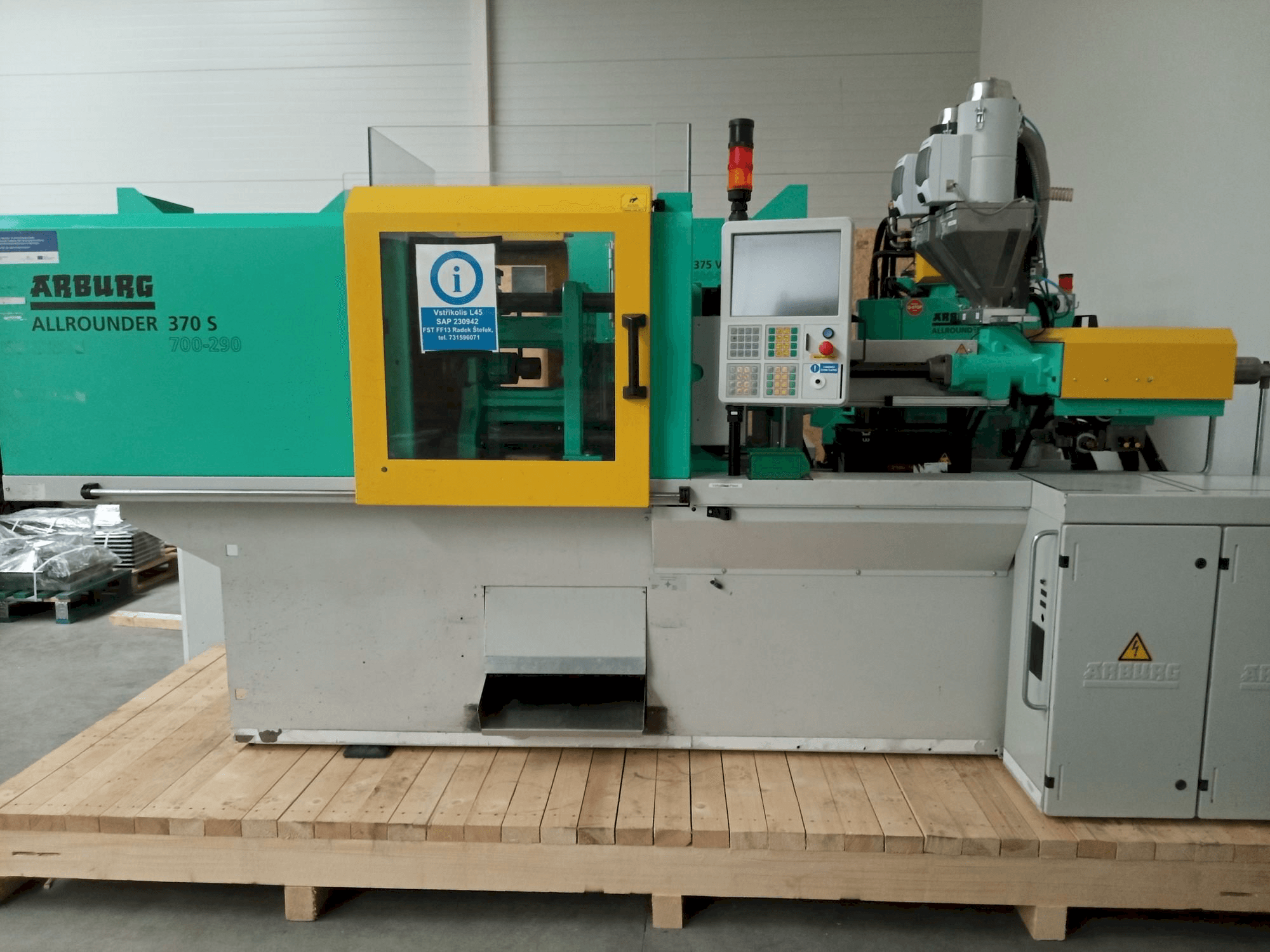 Frontansicht der Arburg Allrounder 370S 700–290 Maschine