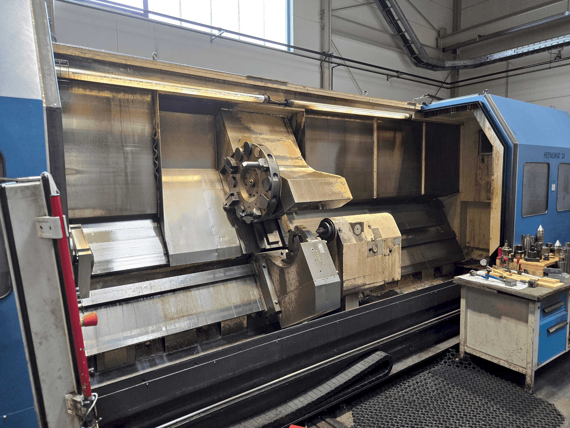 Frontansicht der HEYNUMAT 24 UK/4000 Maschine