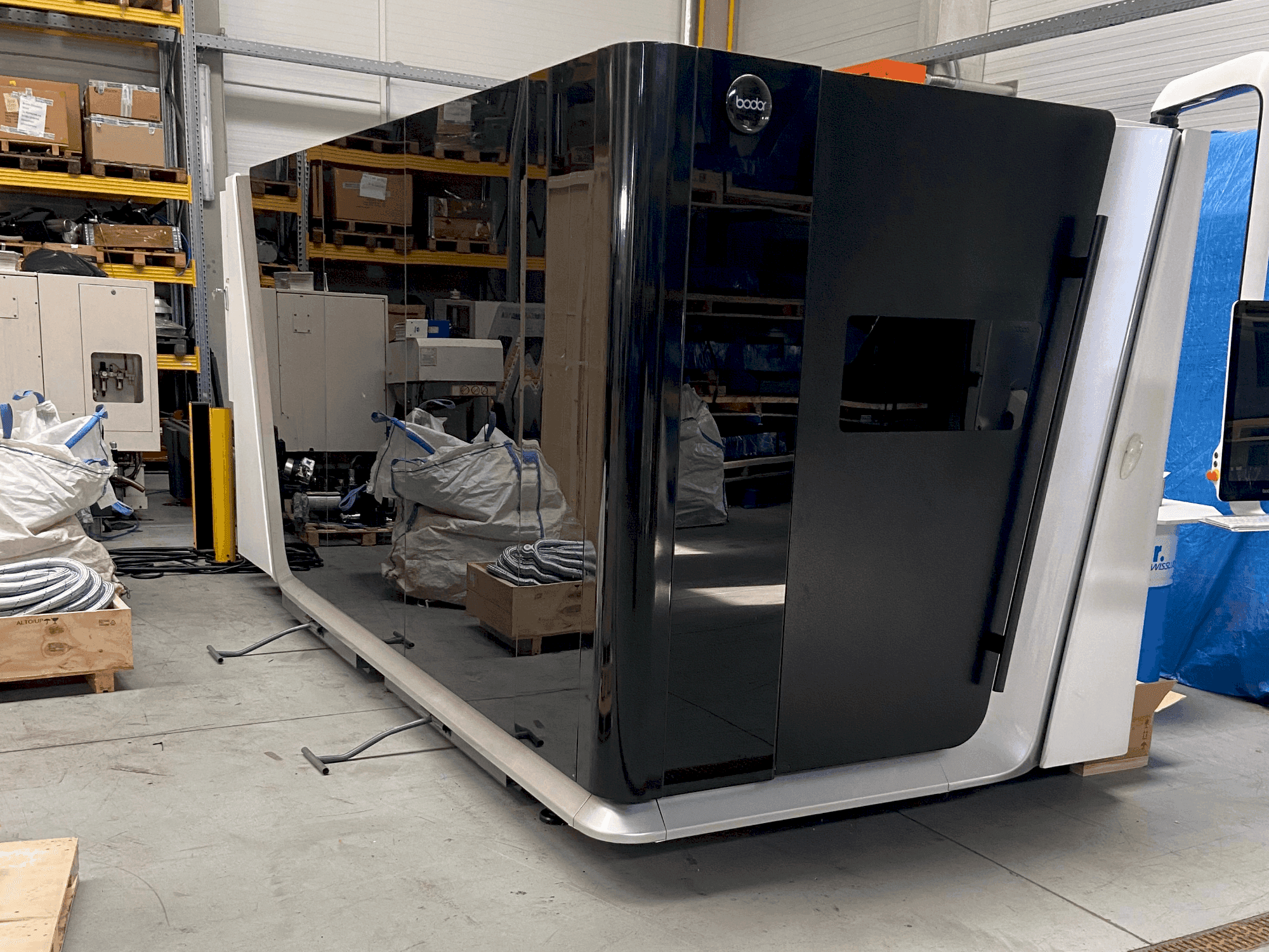 Frontansicht der Bodor C3 Maschine