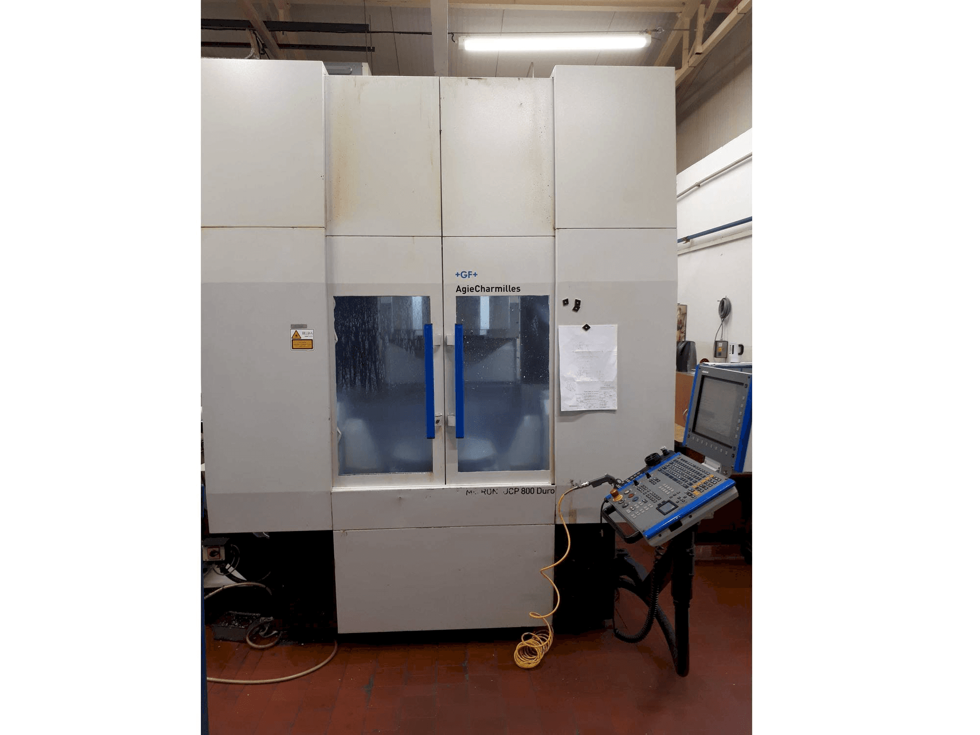 Frontansicht der GF Mikron UCP 800 Duro Maschine