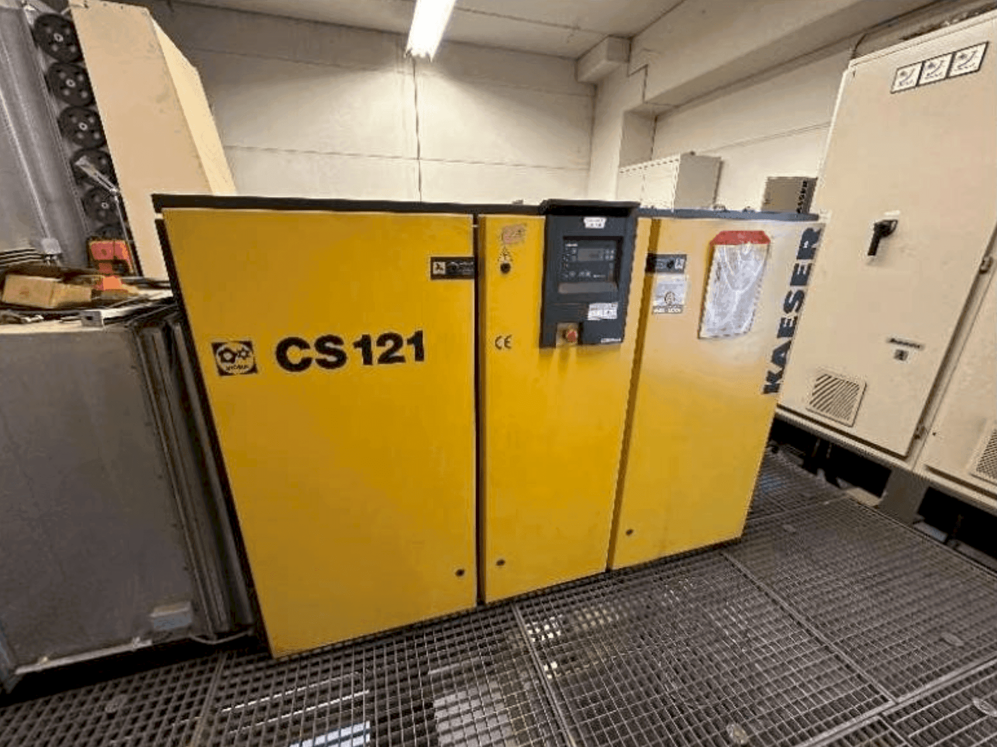 Frontansicht der KAESER Compressor System Maschine