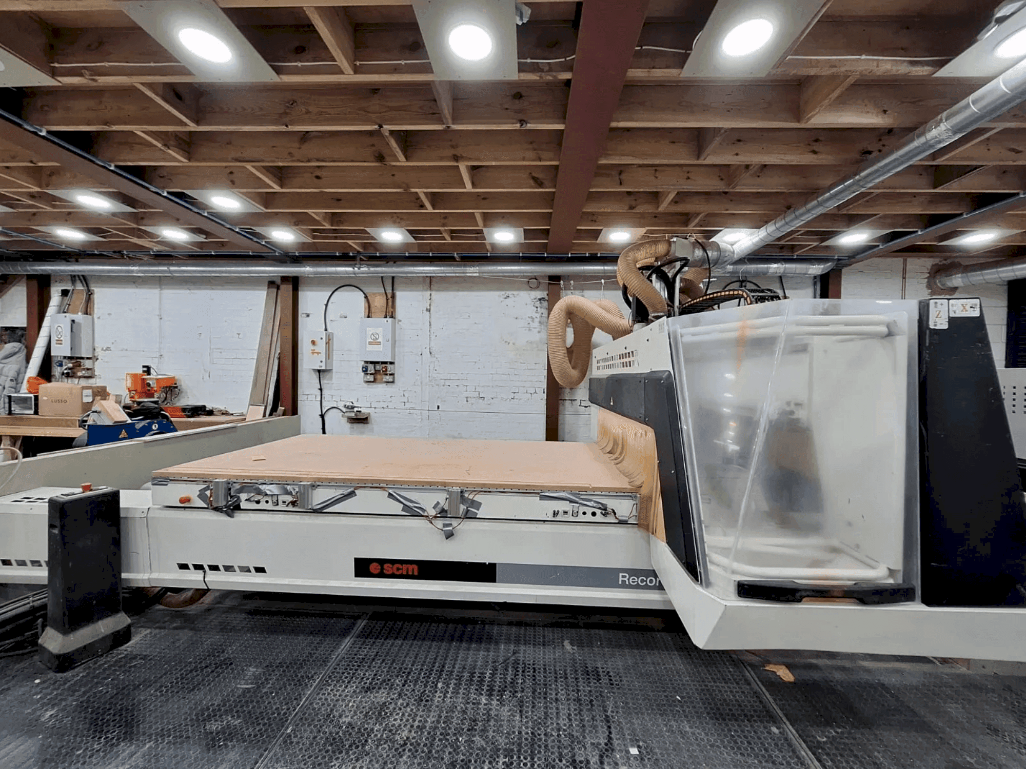 Frontansicht der SCM Record 125 N Maschine