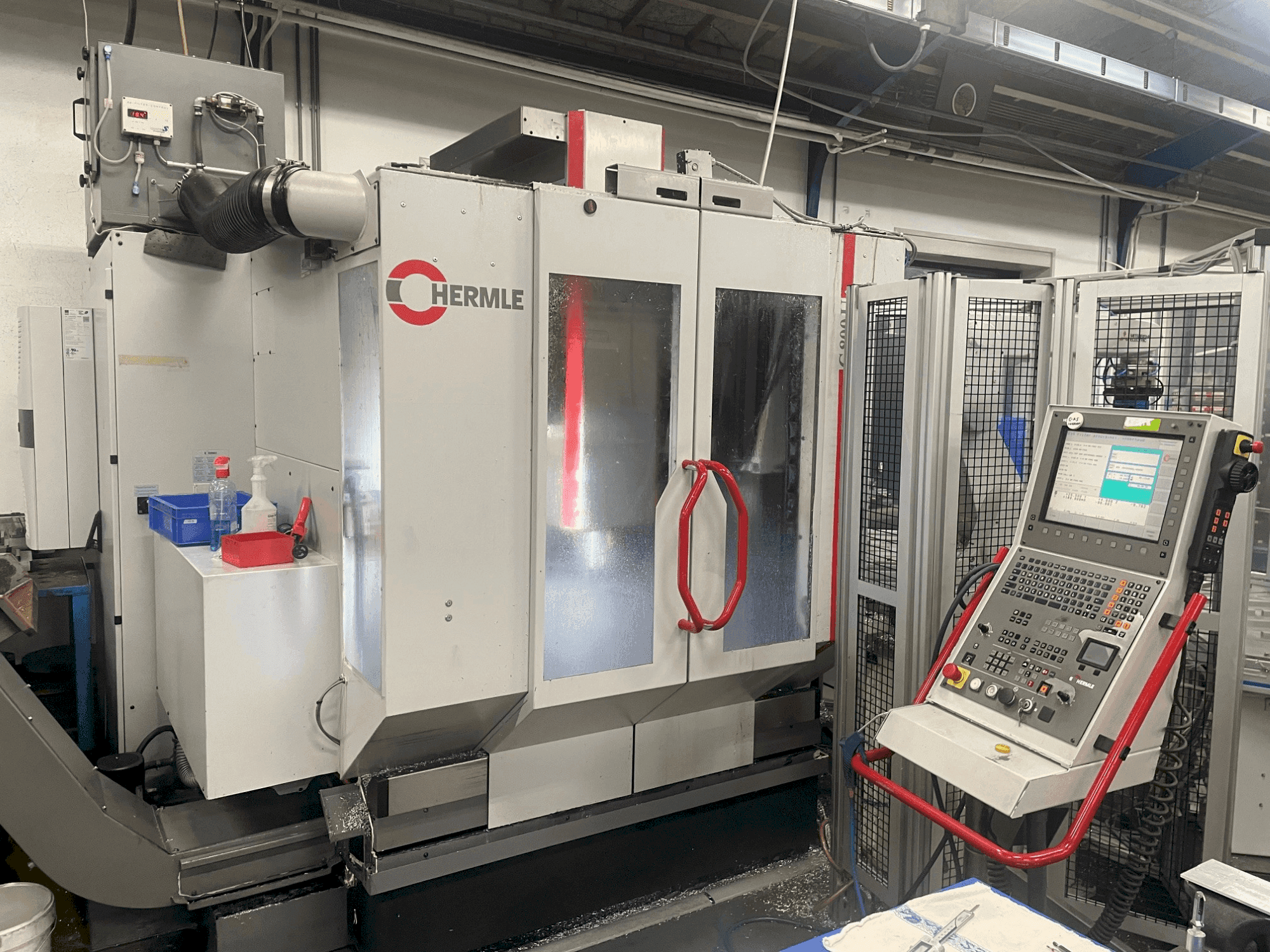 Frontansicht der HERMLE C 800 U Maschine