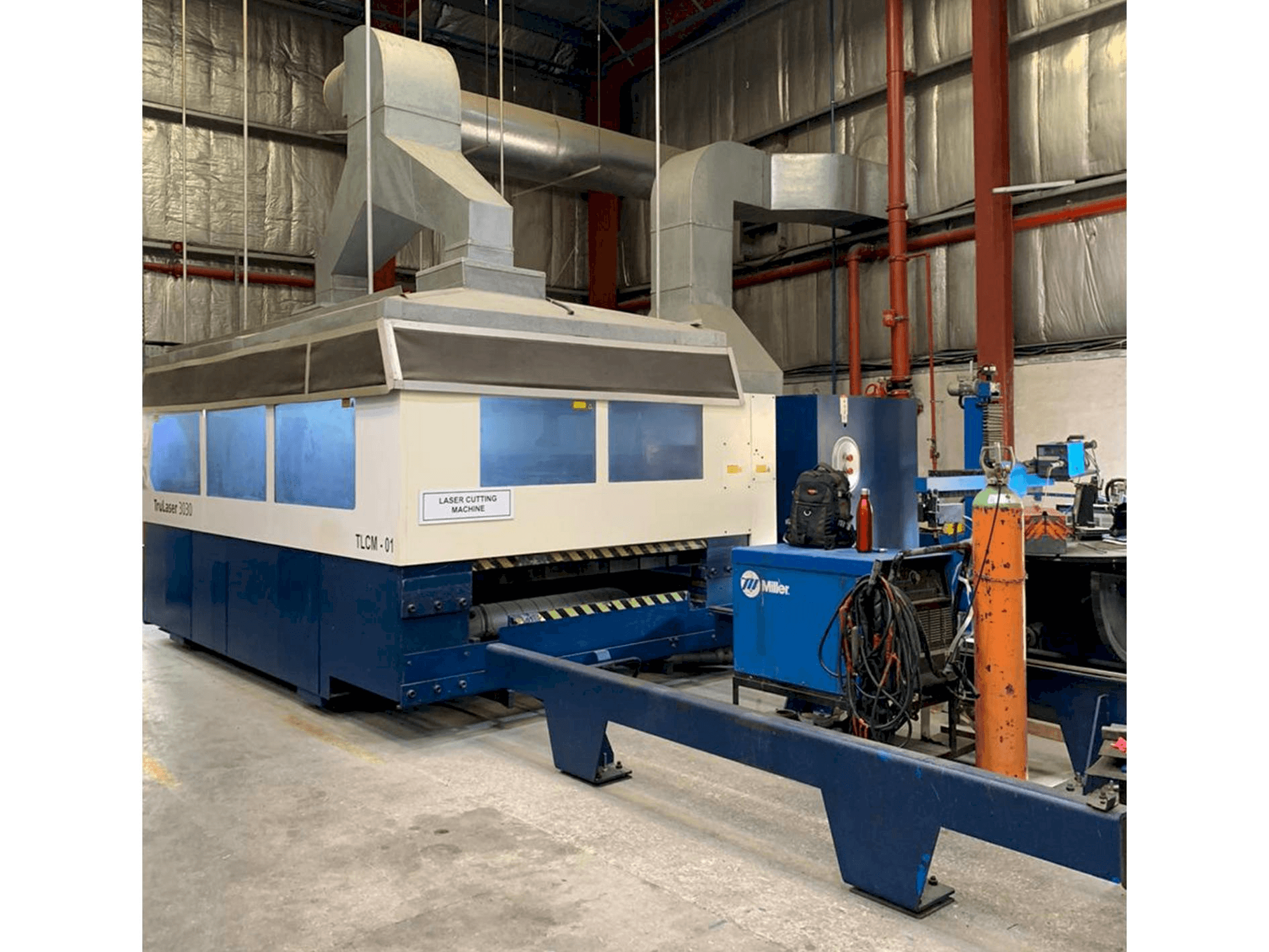 Frontansicht der Trumpf TruLaser 3030 Maschine