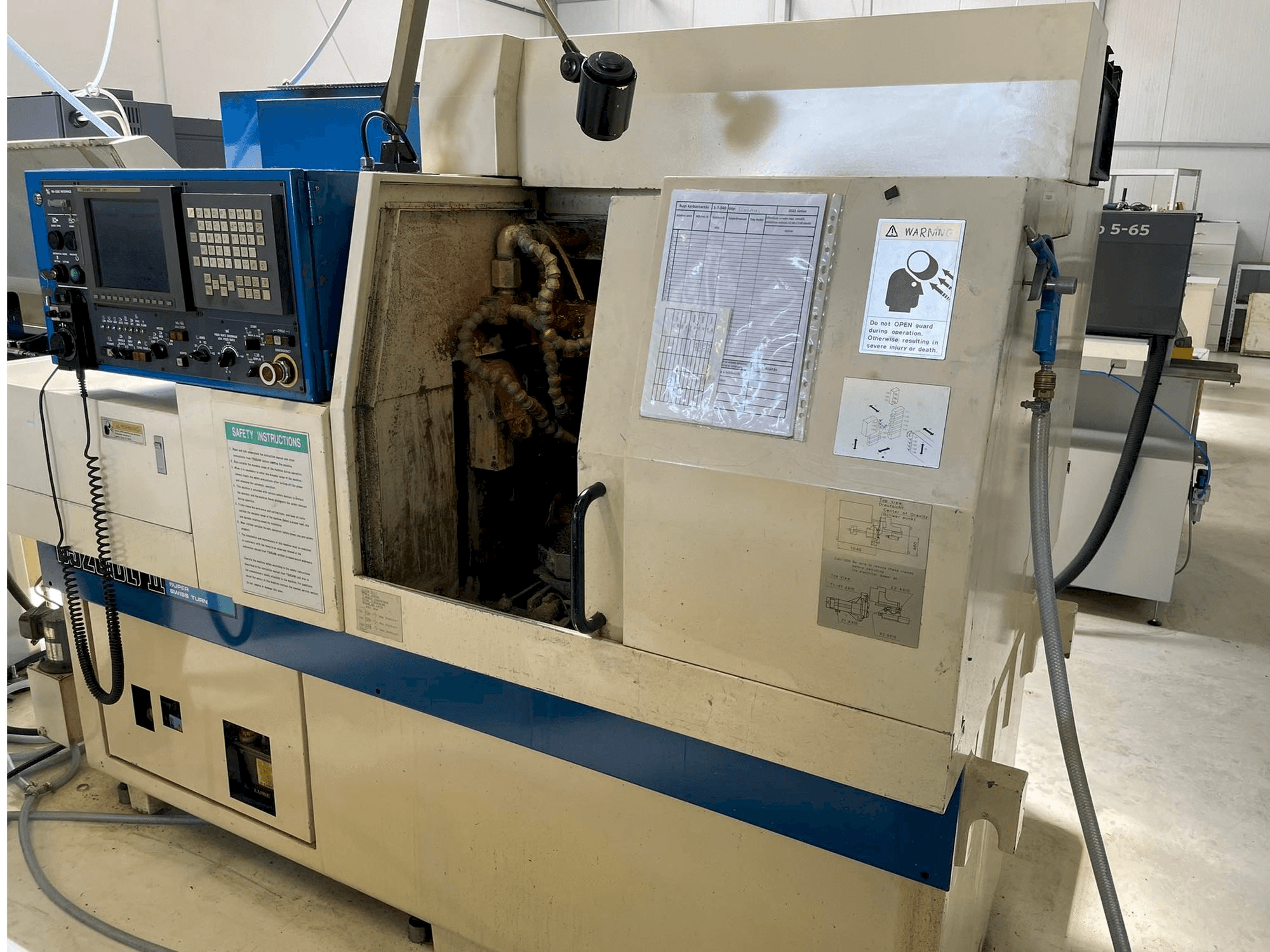 Rechte Seitenansicht der TSUGAMI BS20-II Maschine