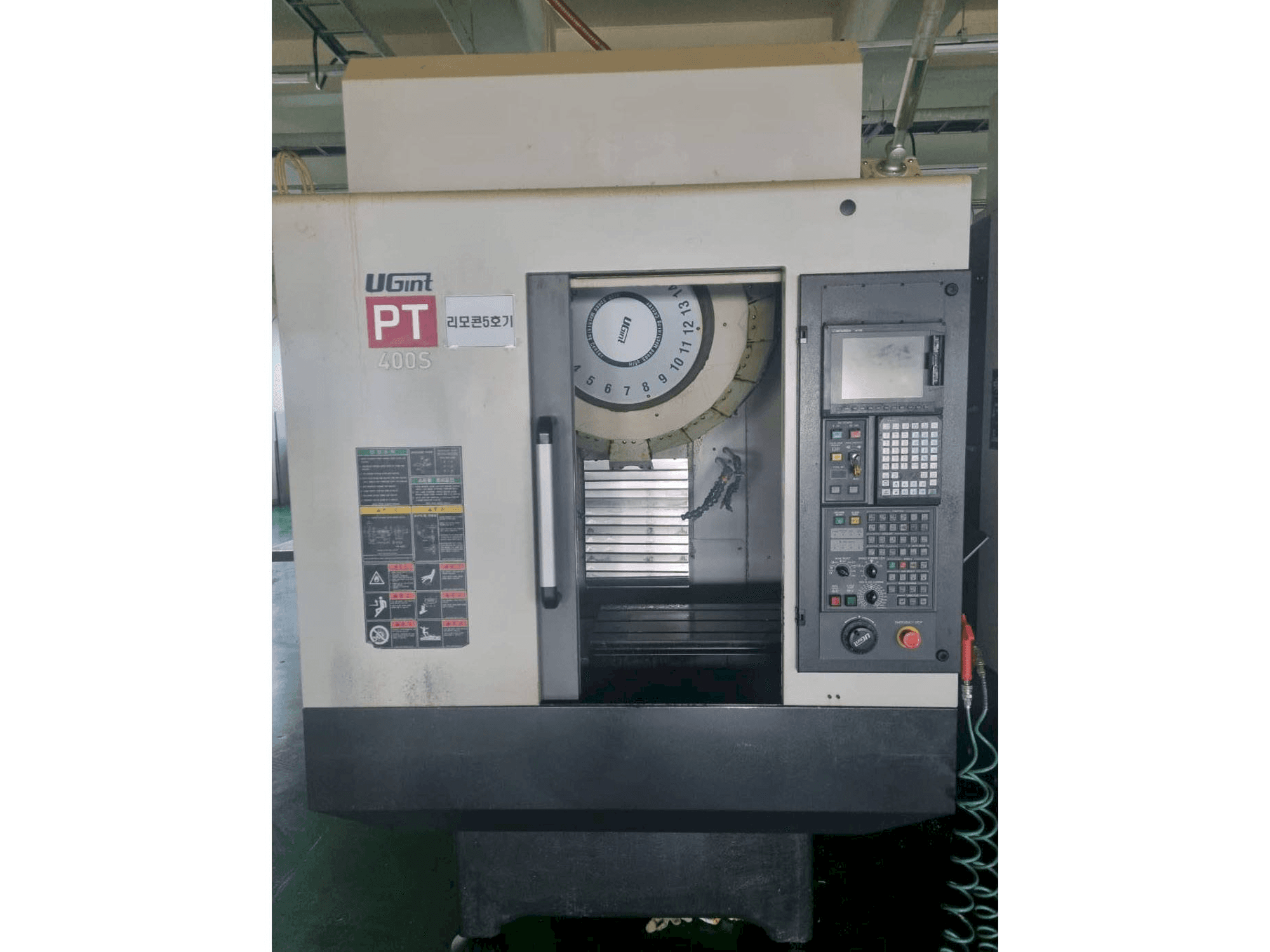 Frontansicht der UGINT PT400S Maschine