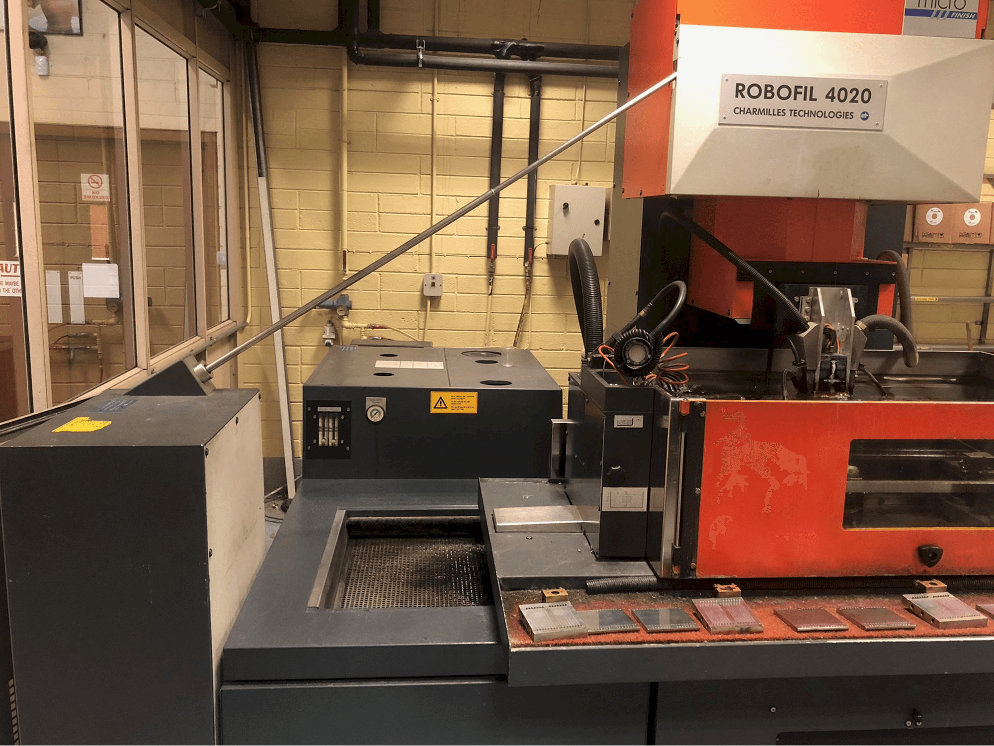 Frontansicht der CHARMILLES ROBOFIL 4020 Maschine