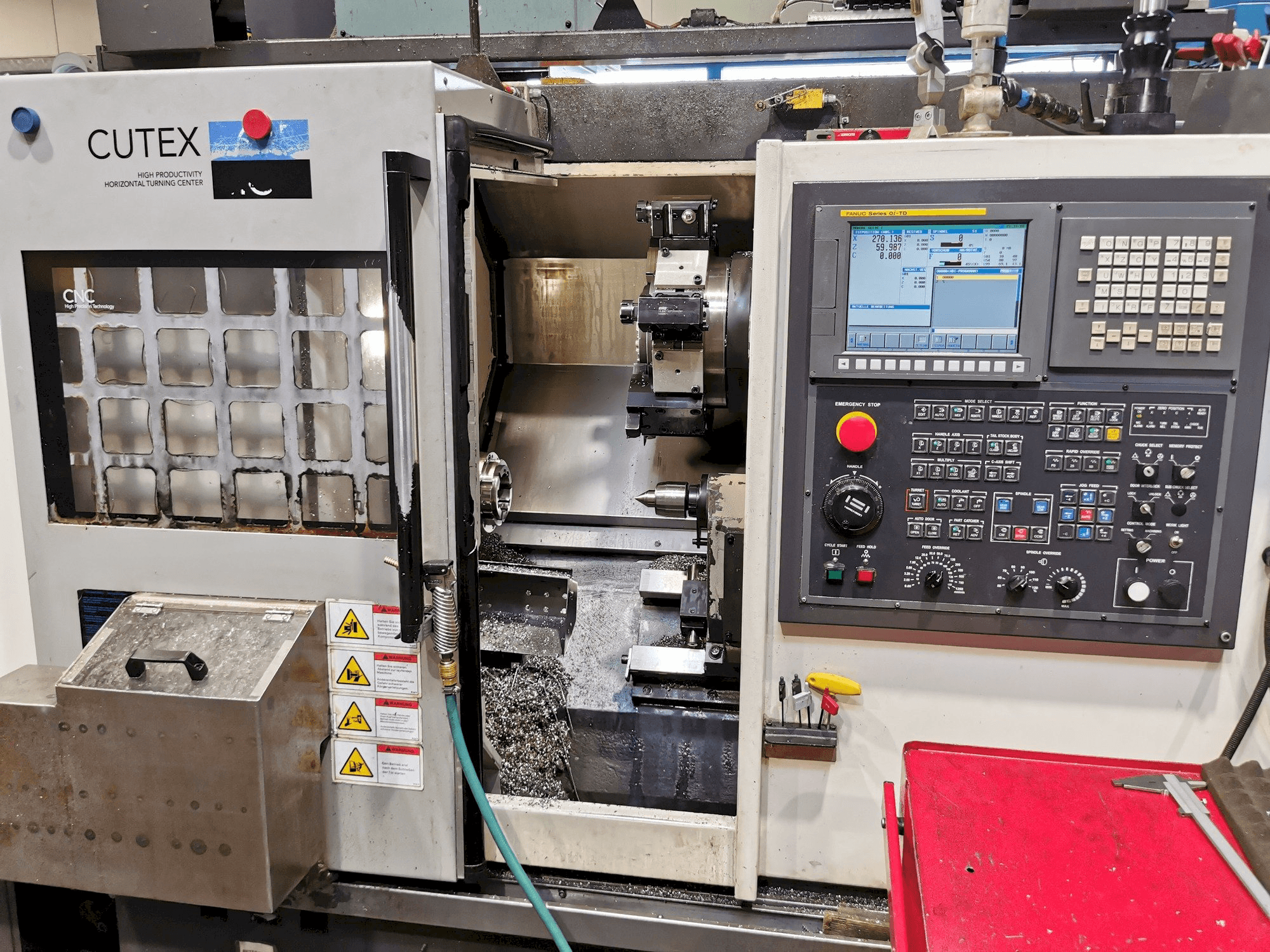 Frontansicht der HWACHEON CUTEX 160B MC Maschine