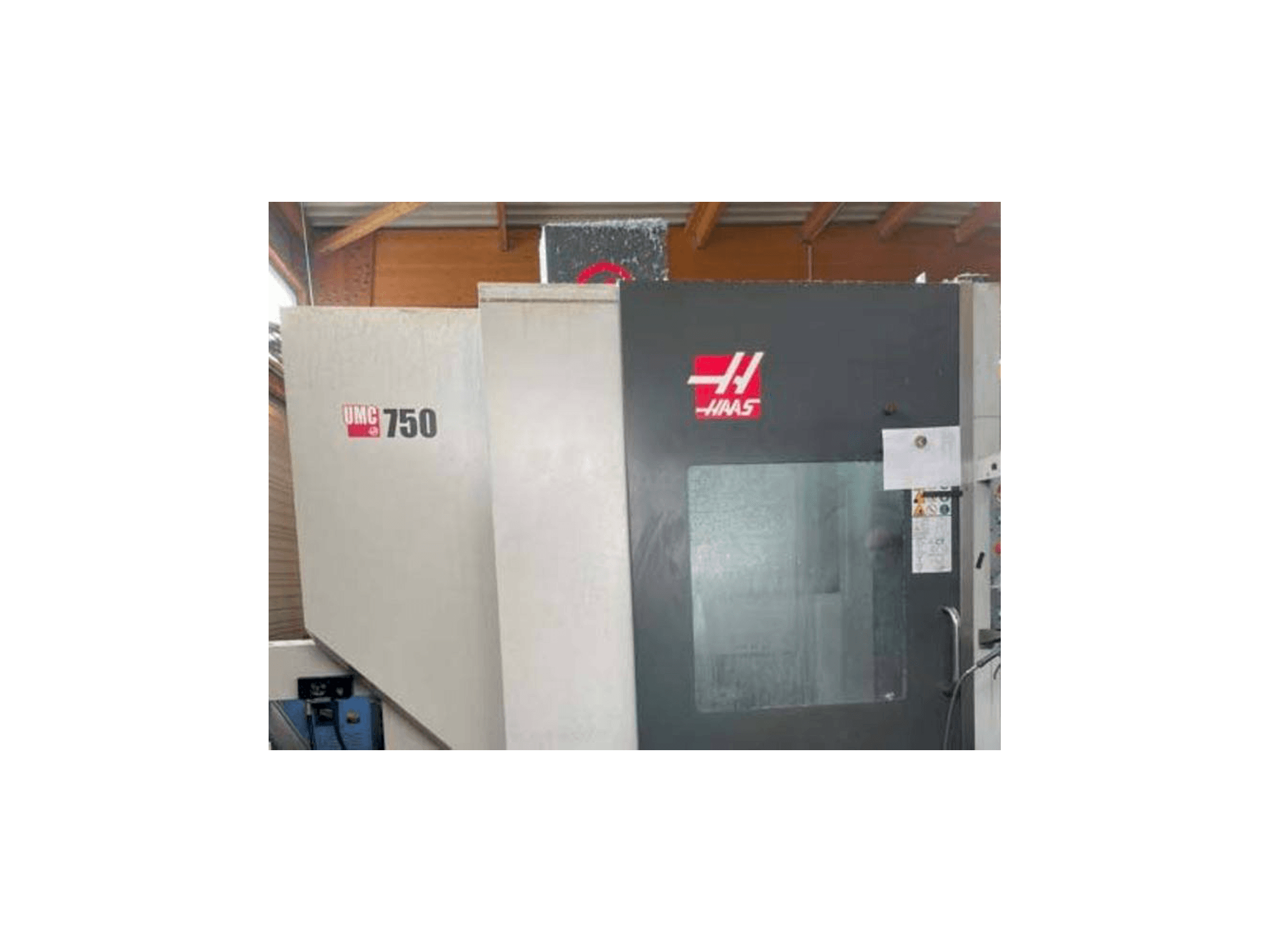Frontansicht der HAAS UMC 750 S Maschine