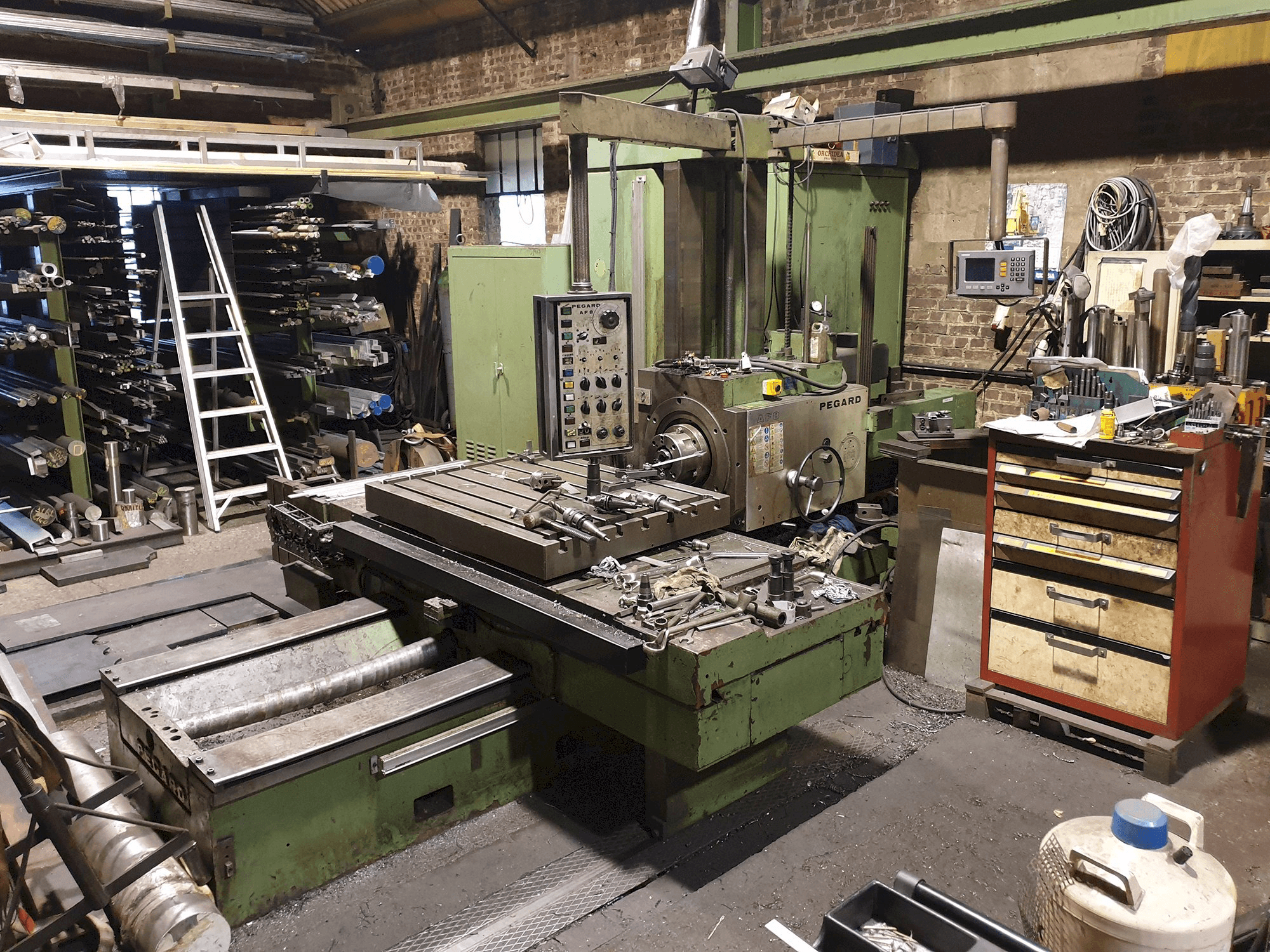 Frontansicht der PEGARD AF 8 Maschine