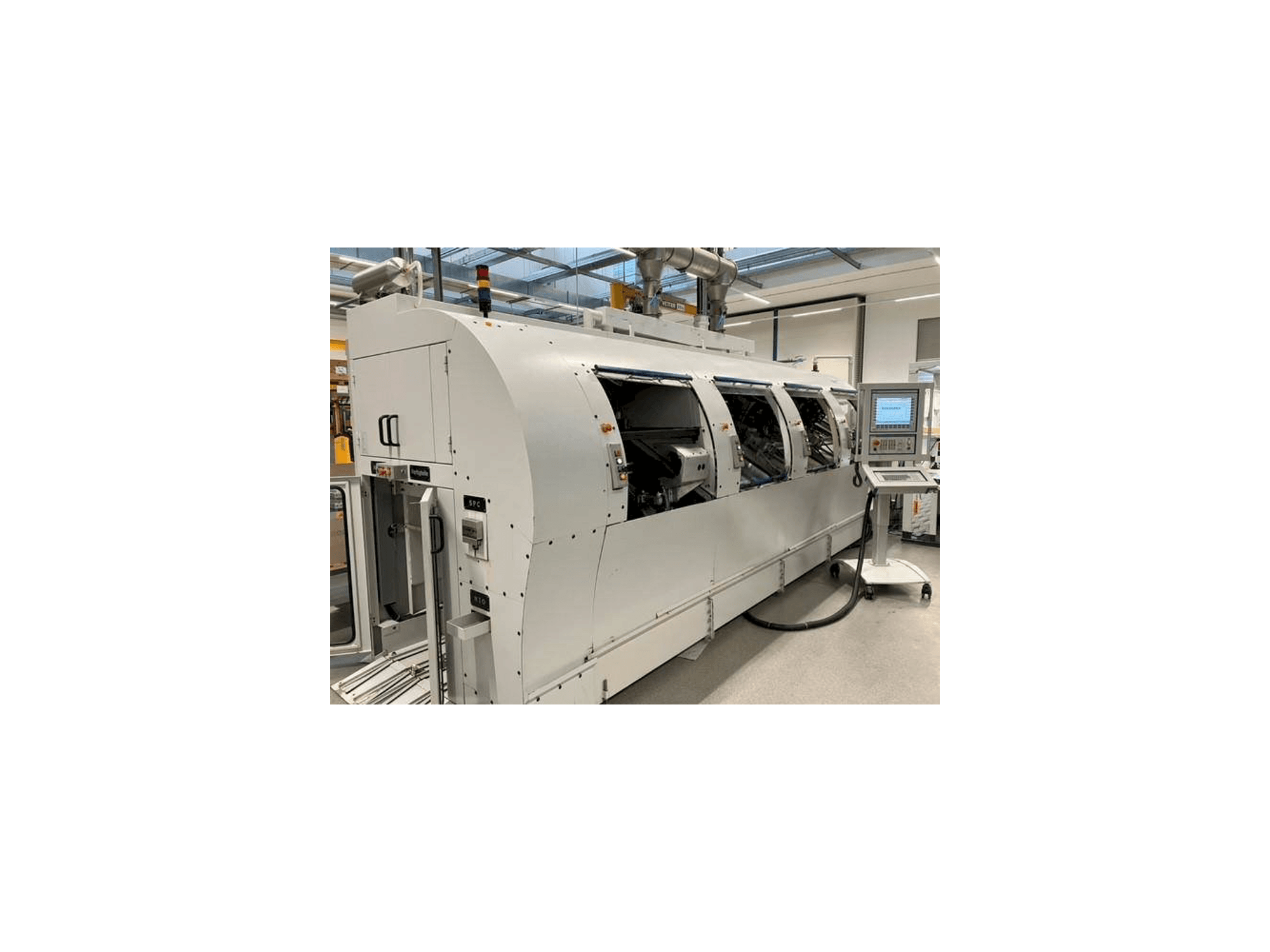 Frontansicht der MIKRON Multistep XS Maschine