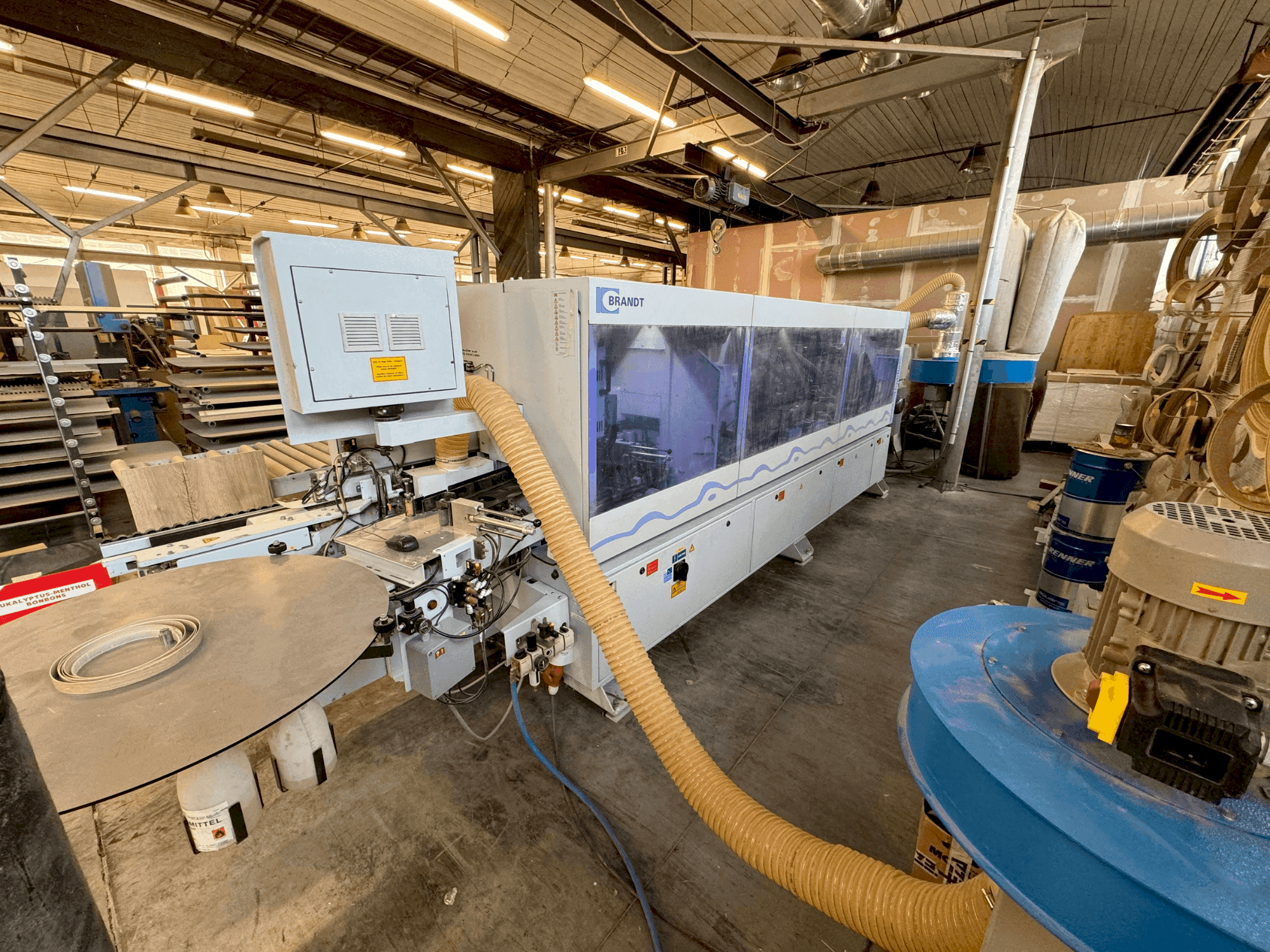 Frontansicht der HOMAG Brandt KDF 650 Maschine