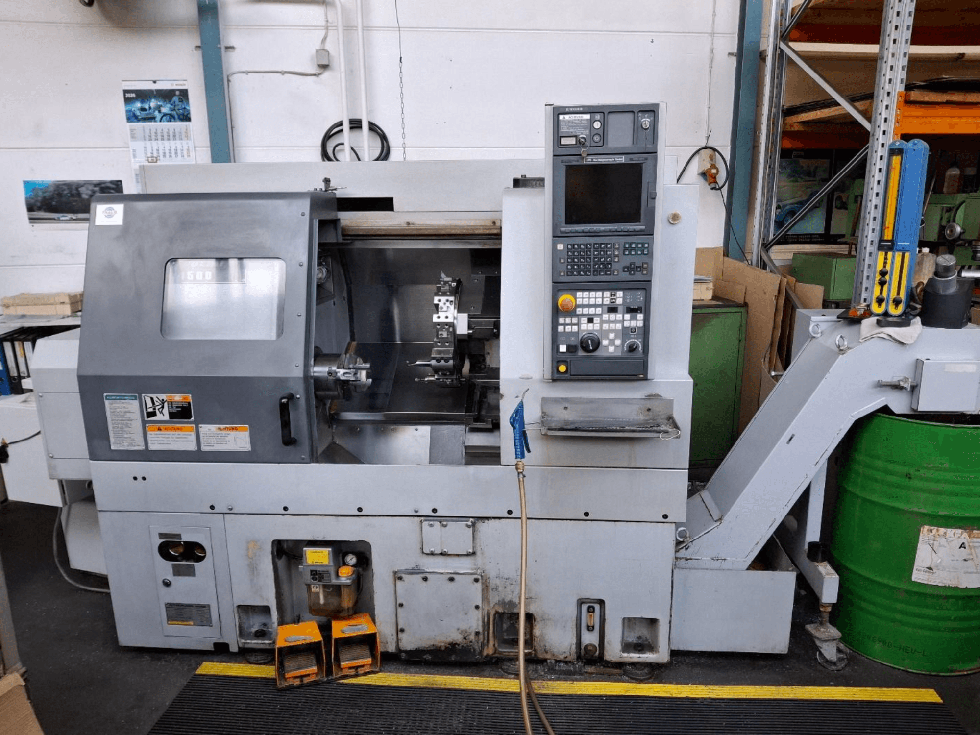 MORI SEIKI CL 1500 T Horizontaldrehmaschine, Frontansicht mit Bedienfeld, sichtbaren Werkzeugen und Betriebsanzeige.