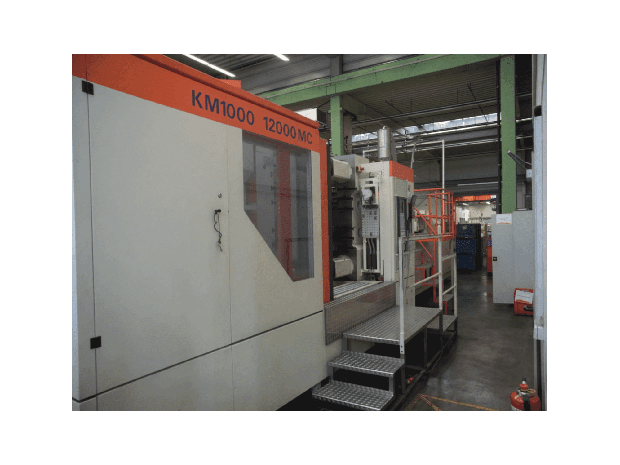 Frontansicht der Krauss Maffei 1000-12000 MC Maschine