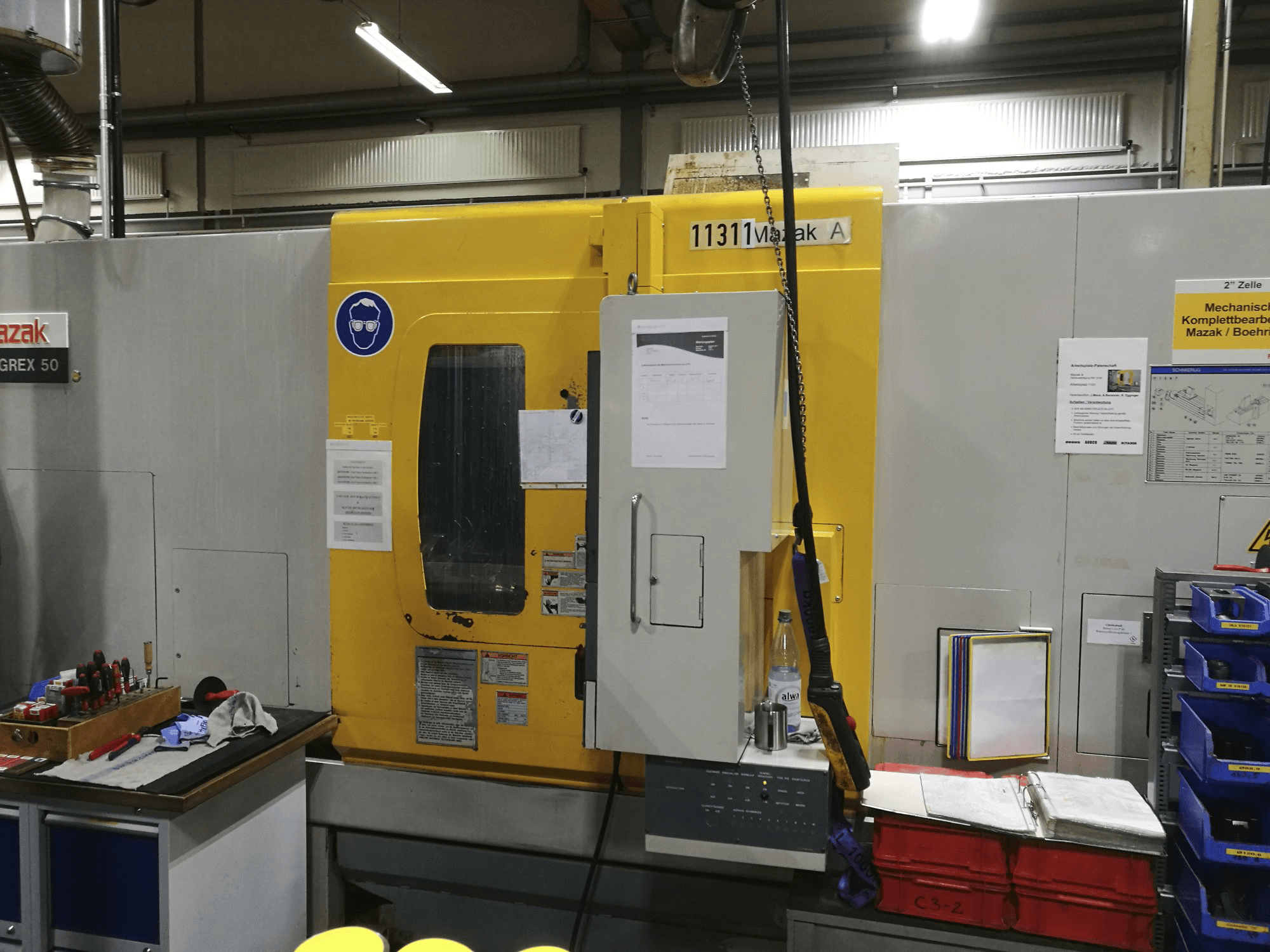 Frontansicht der Mazak INTEGREX 50 Y Maschine
