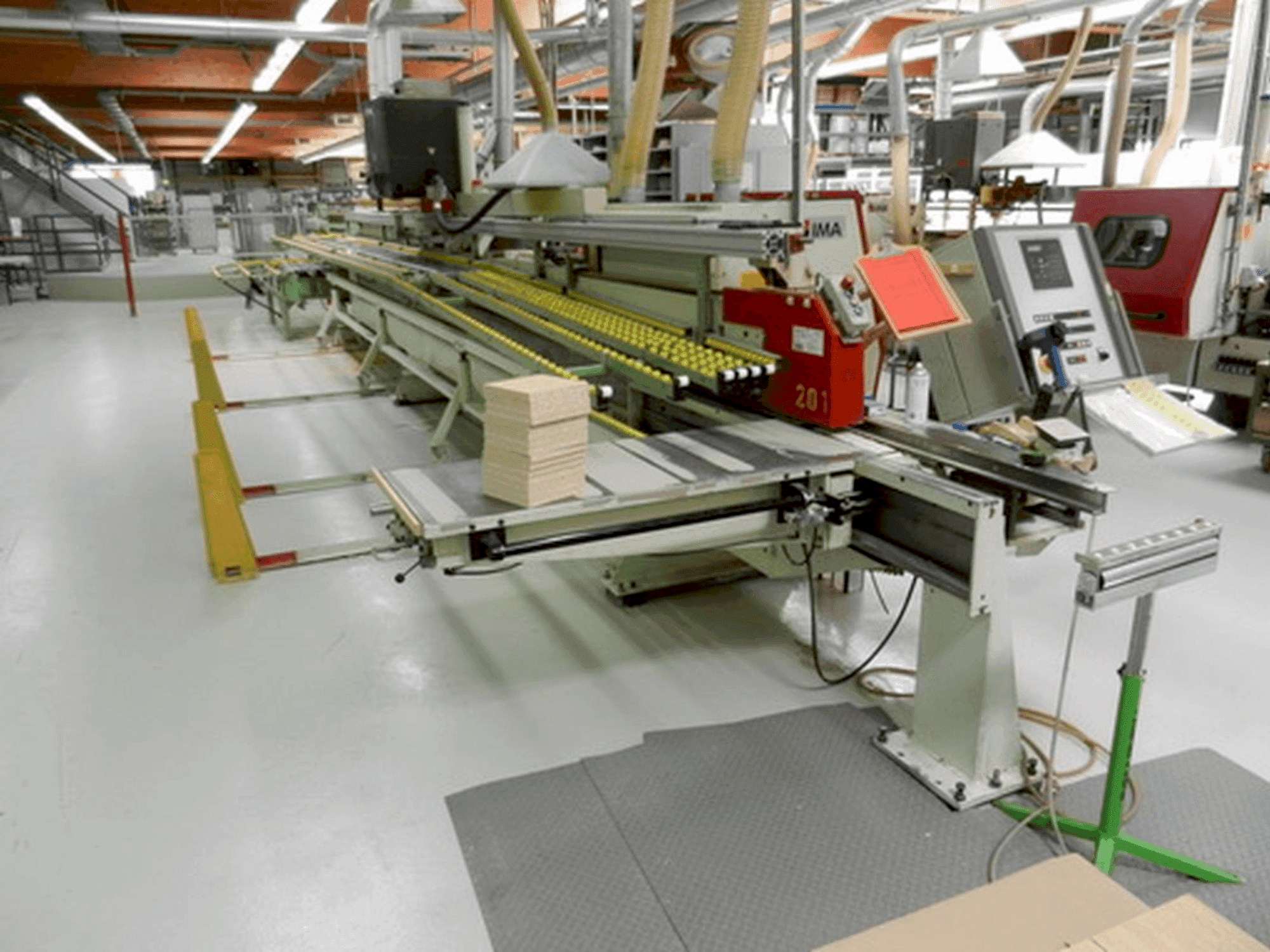 Frontansicht der LIGMATECH ZHR 15/XX/RE Maschine