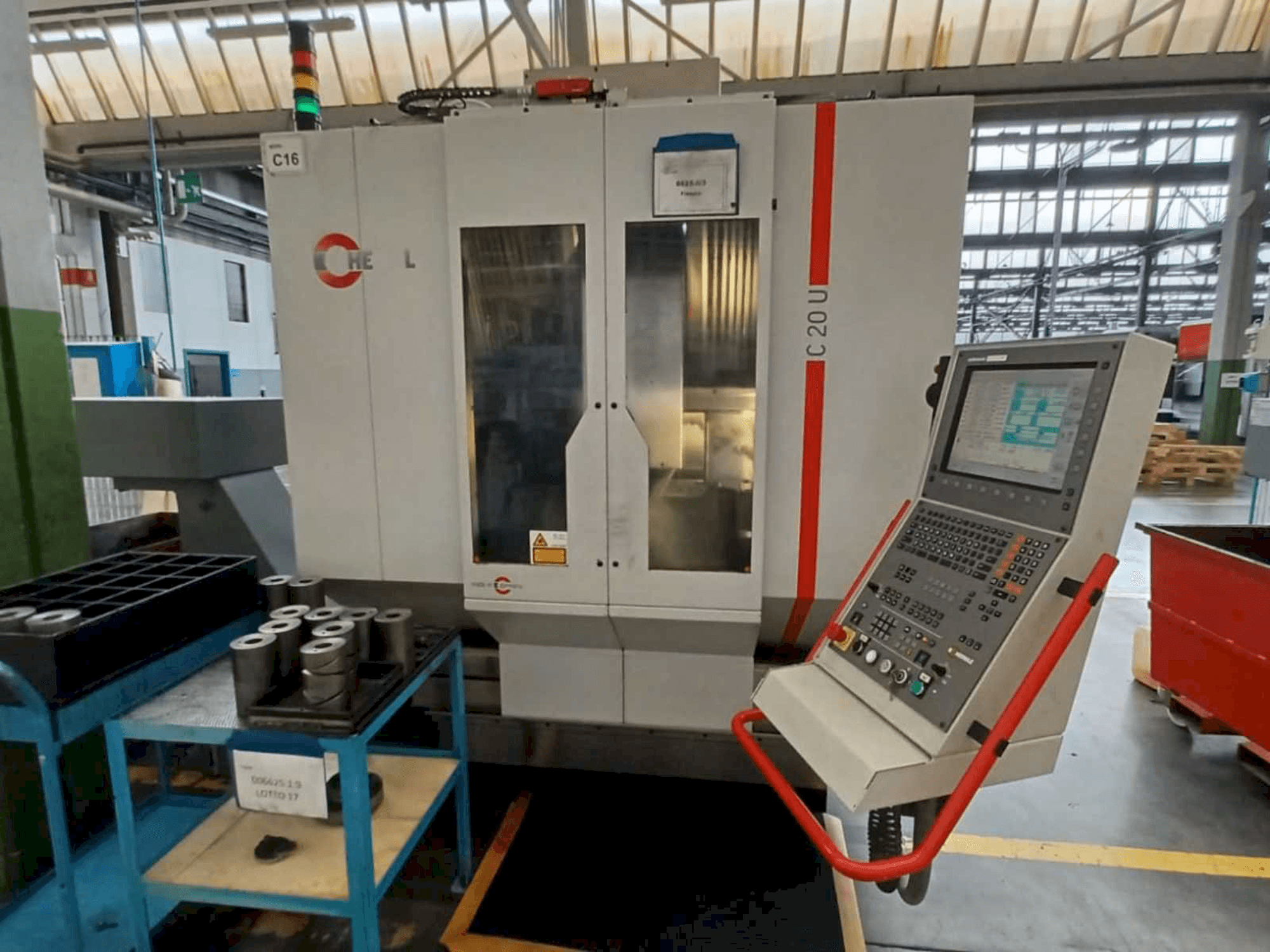 Frontansicht der HERMLE C20U Maschine