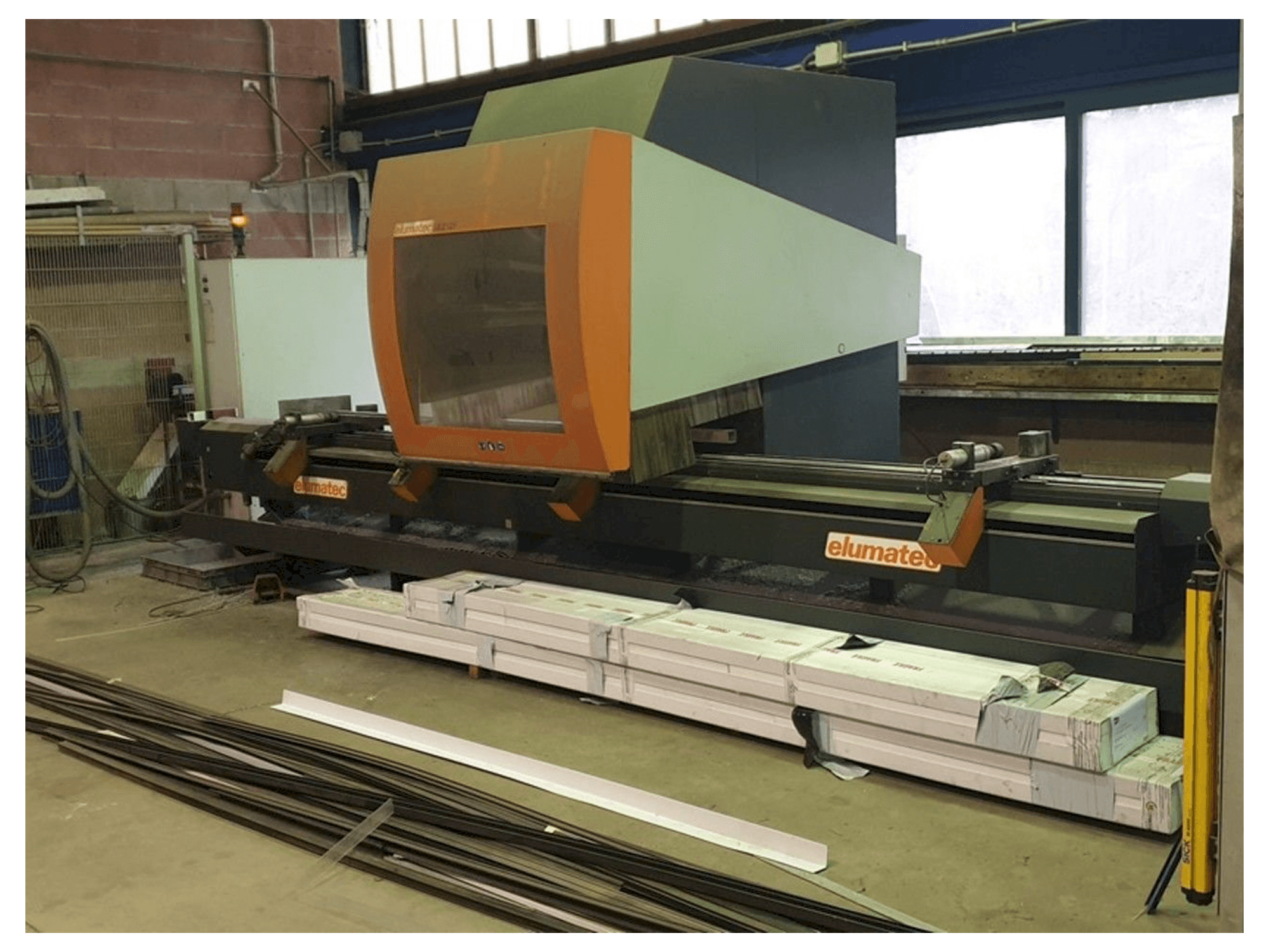 Frontansicht der Elumatec SBZ 131 Maschine