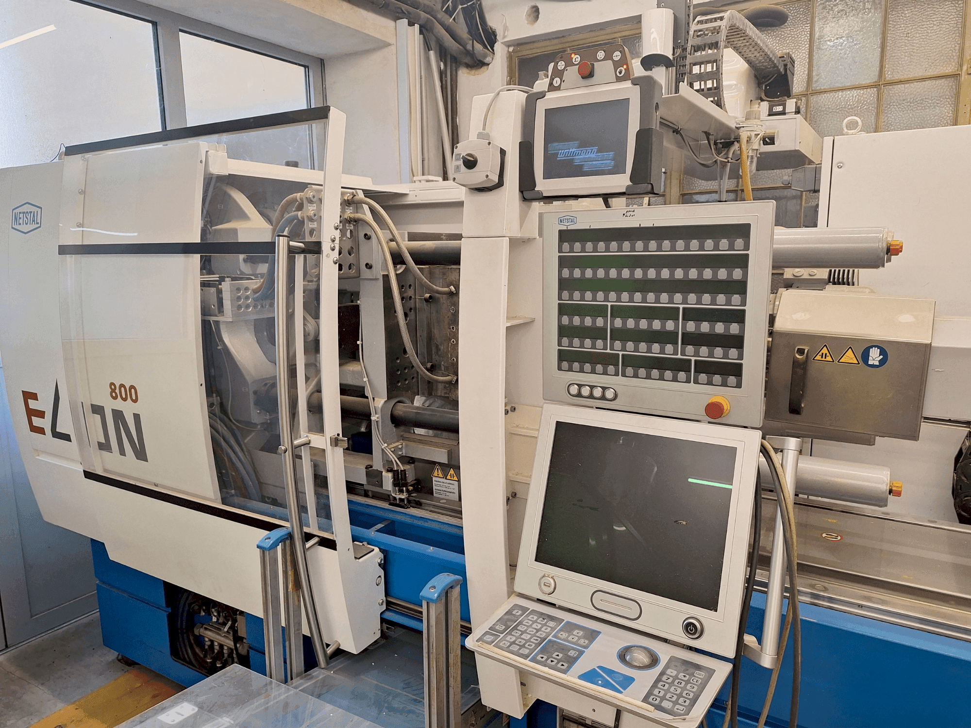 Frontansicht der Netstal Elion 800-270 Maschine