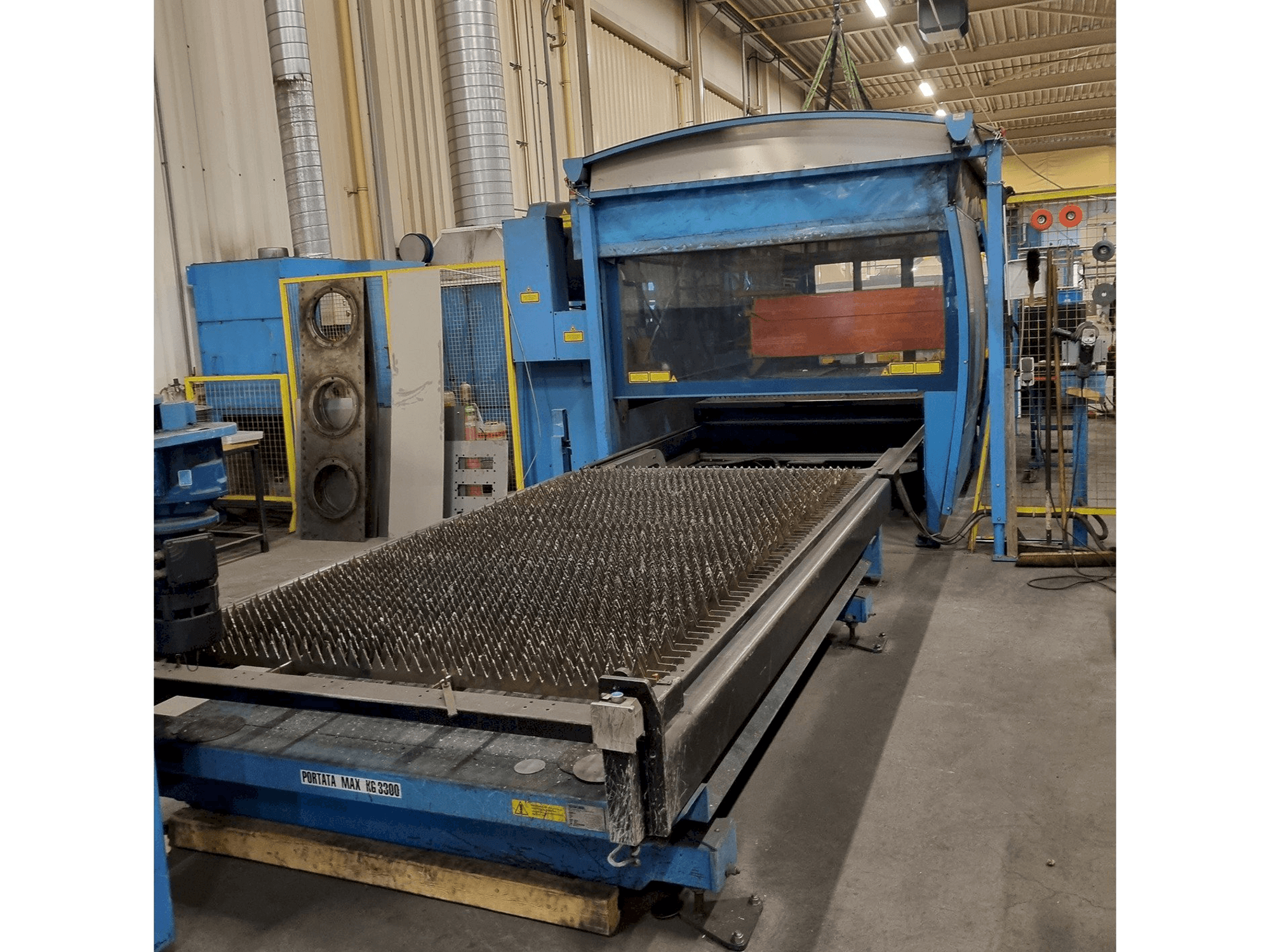 Frontansicht der Prima Power Platino 1530HS 3,0kW CO2 Maschine