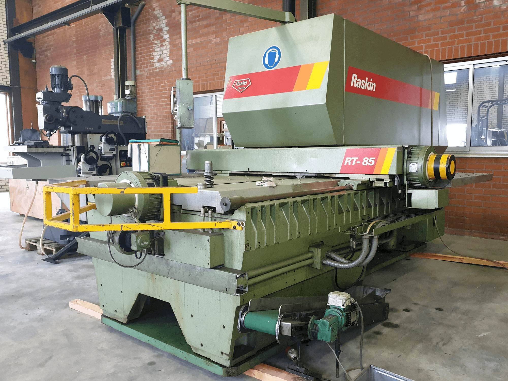 Rechte Ansicht der Raskin RT-85 Maschine